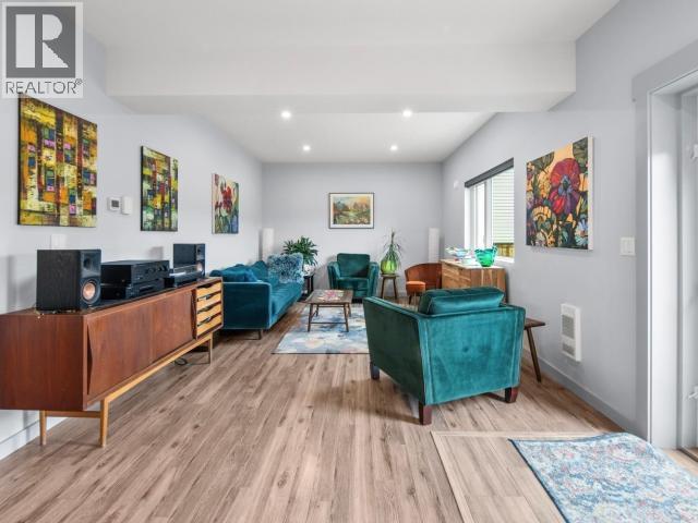 146 SYBIL CIRCLE photo 10