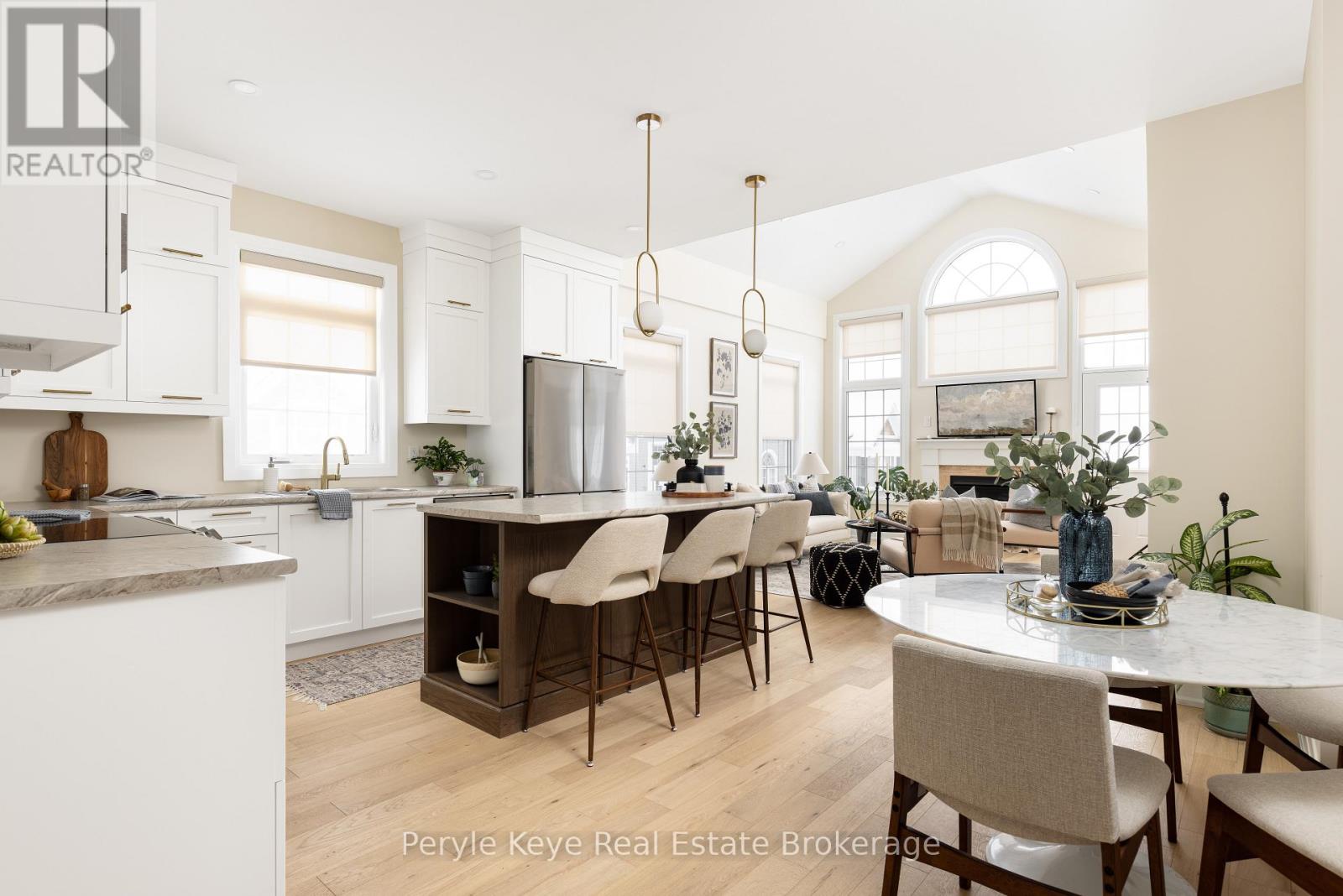 2 LEEDS COURT, Bracebridge, Ontario