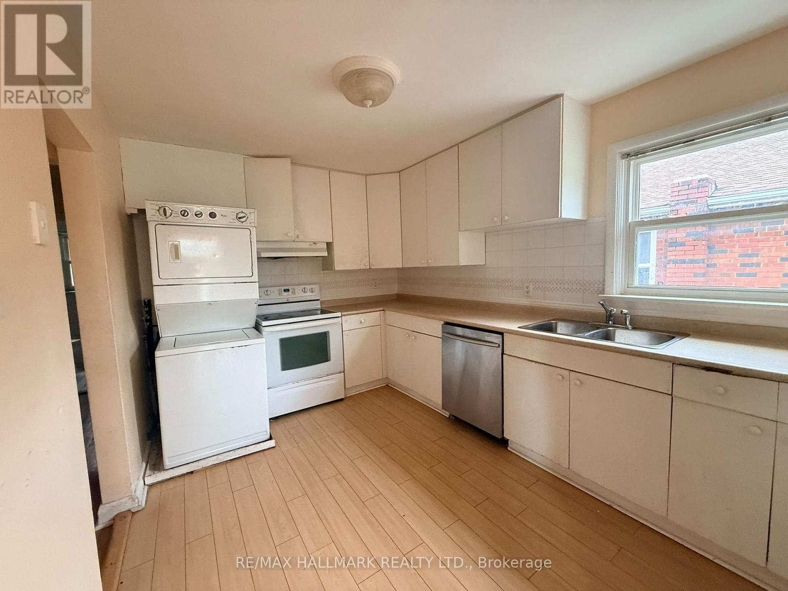 14 Lombardy Crescent, Toronto, Ontario  M1K 4N8 - Photo 4 - E13778384