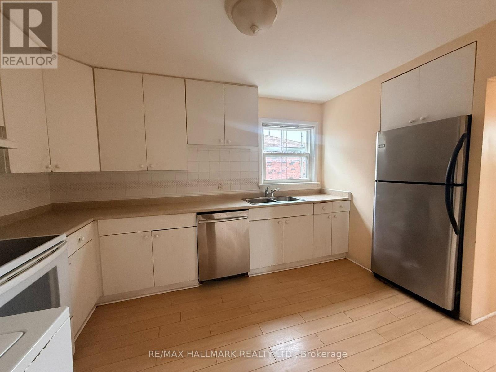14 Lombardy Crescent, Toronto, Ontario  M1K 4N8 - Photo 5 - E13778384