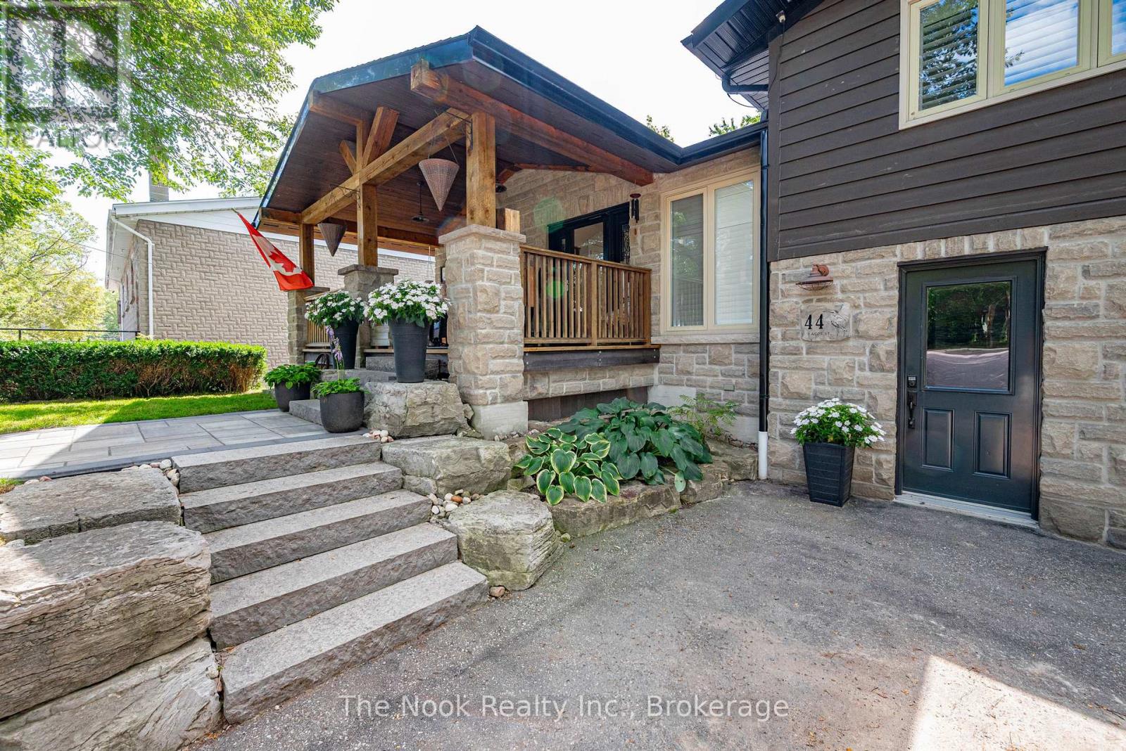 44 Bagot Street, Whitby, Ontario  L1M 1A1 - Photo 2 - E13778468