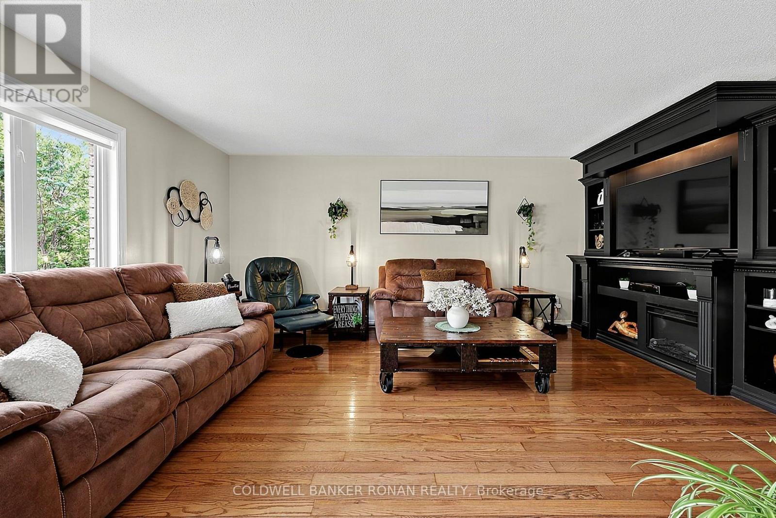 65 Burbank Circle, Adjala-Tosorontio, Ontario  L0M 1J0 - Photo 11 - N13778458