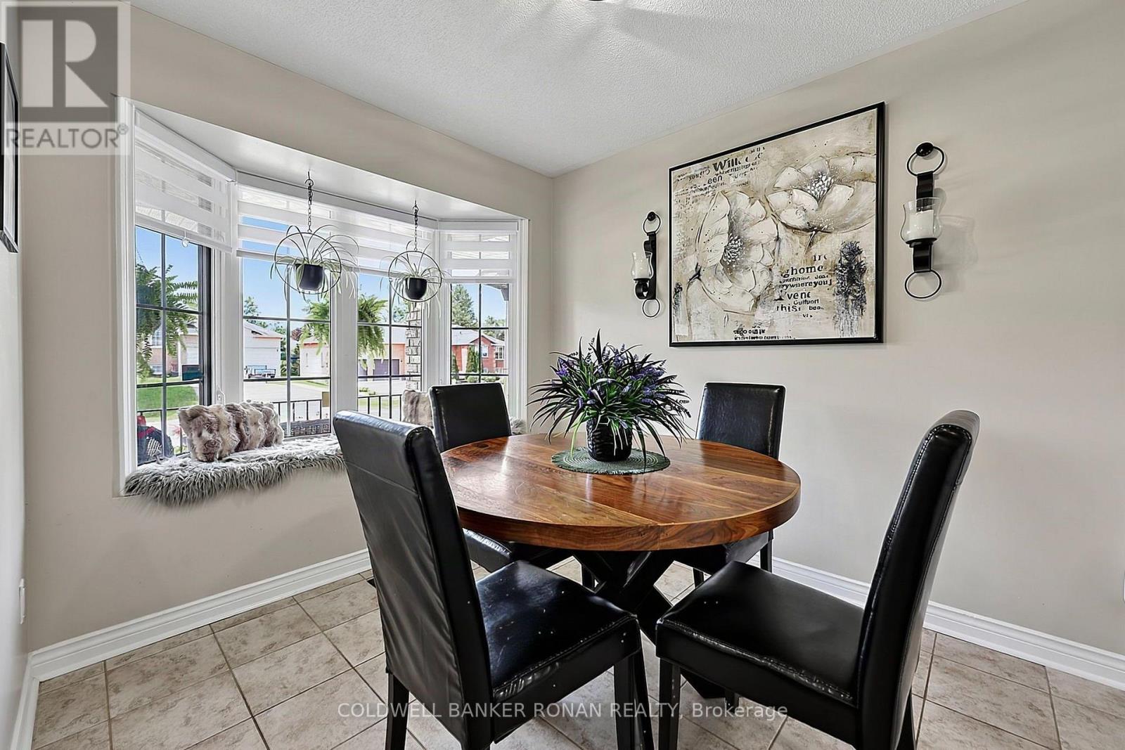 65 Burbank Circle, Adjala-Tosorontio, Ontario  L0M 1J0 - Photo 5 - N13778458