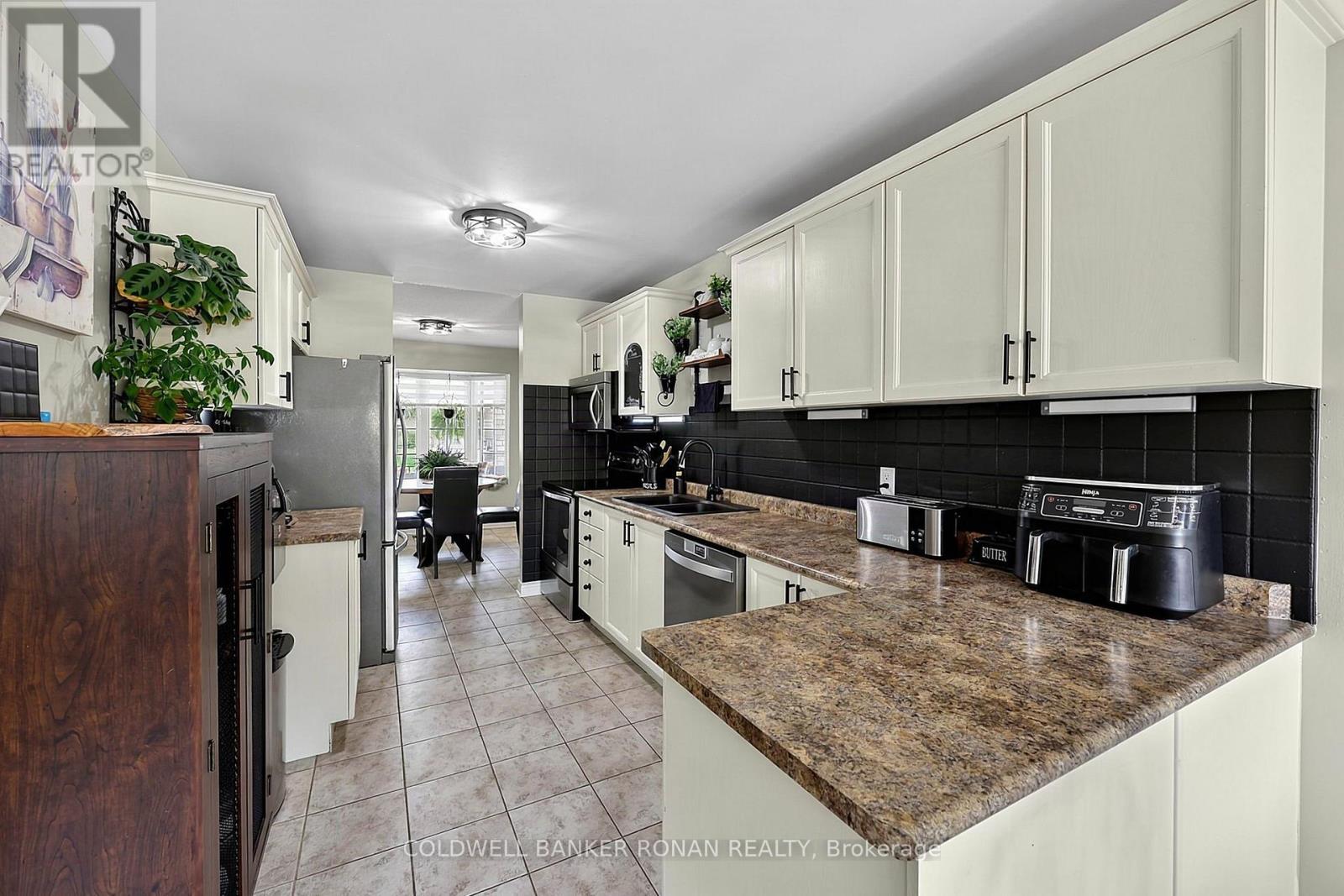 65 Burbank Circle, Adjala-Tosorontio, Ontario  L0M 1J0 - Photo 6 - N13778458