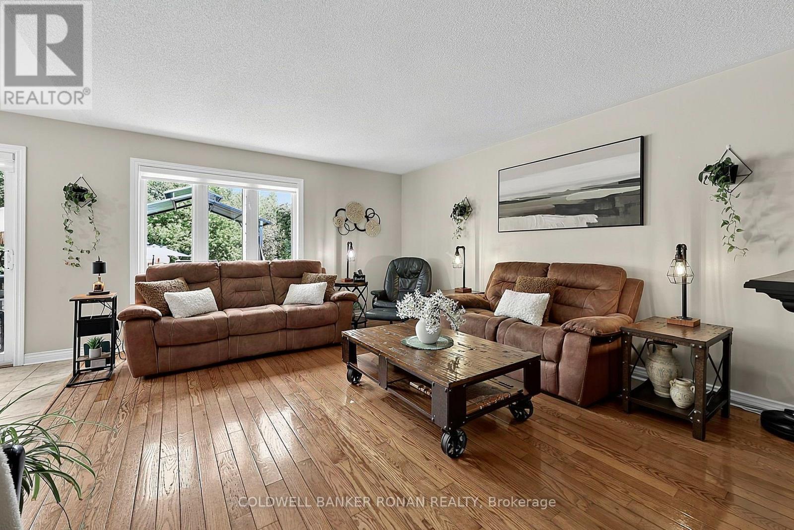 65 Burbank Circle, Adjala-Tosorontio, Ontario  L0M 1J0 - Photo 9 - N13778458