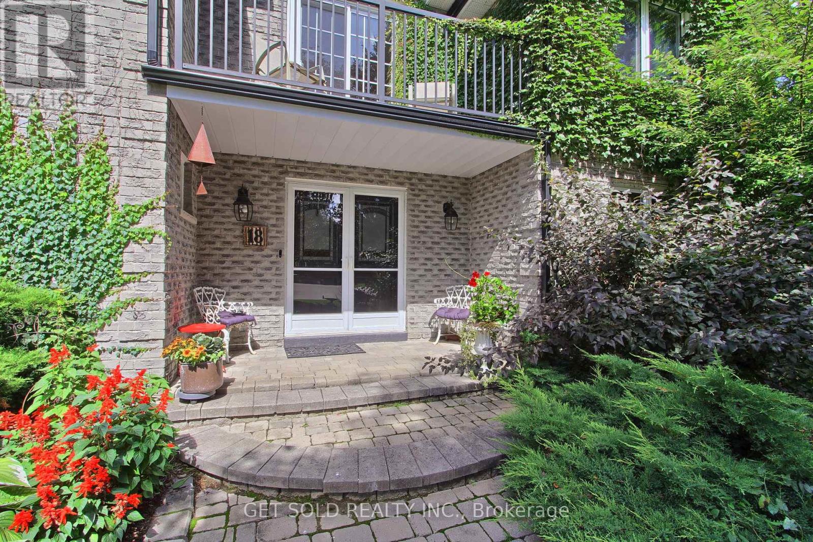 18 Whiteville Court, Whitchurch-Stouffville, Ontario L4A 7X4 - Photo 5 - N13778472