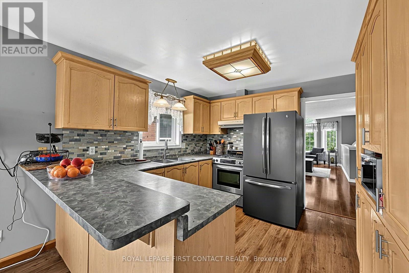 22 Logan Court, Barrie, Ontario L4N 8G9 - Photo 10 - S13778436