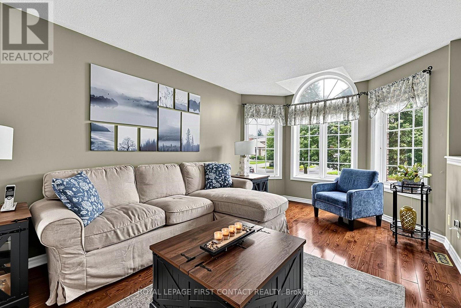 22 Logan Court, Barrie, Ontario L4N 8G9 - Photo 6 - S13778436