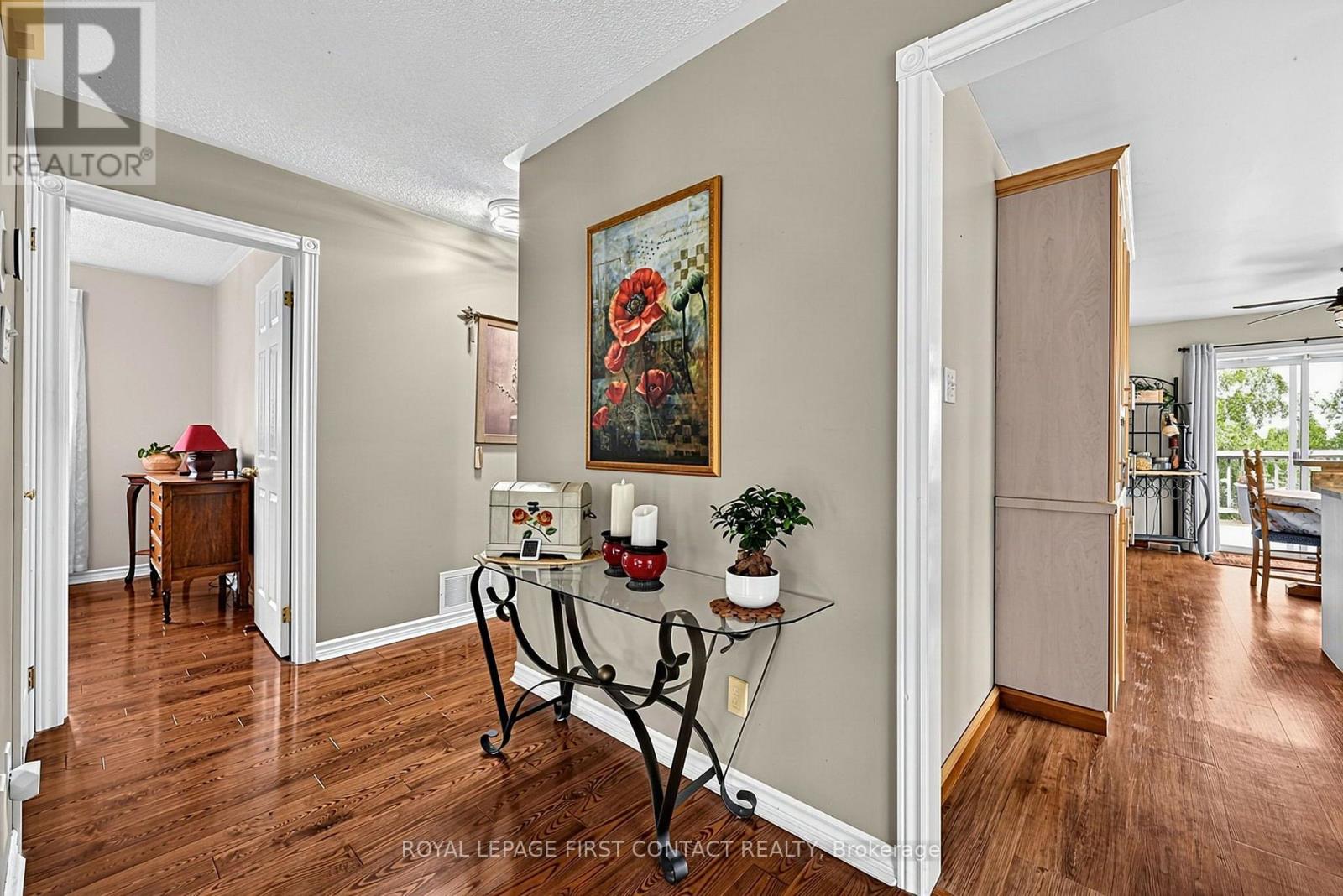 22 Logan Court, Barrie, Ontario L4N 8G9 - Photo 8 - S13778436