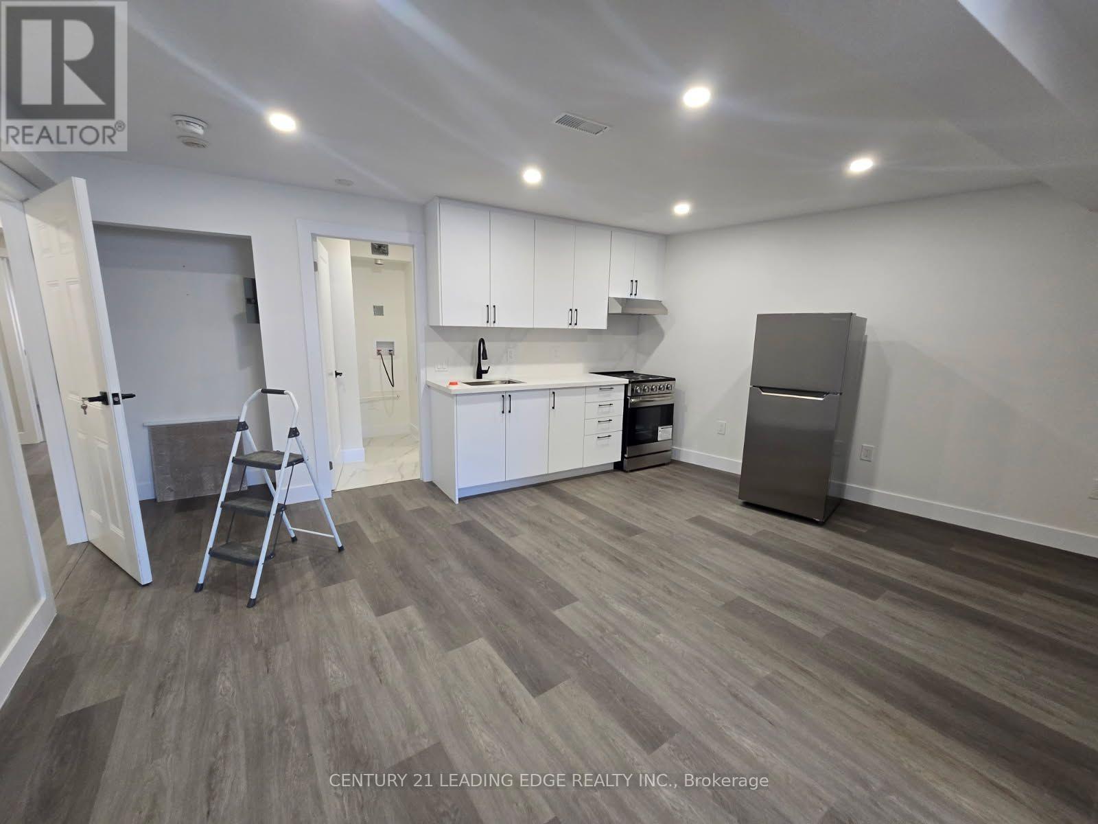 3030 Dundas Street, Toronto, Ontario M6P 1Z3 - Photo 11 - W13778336