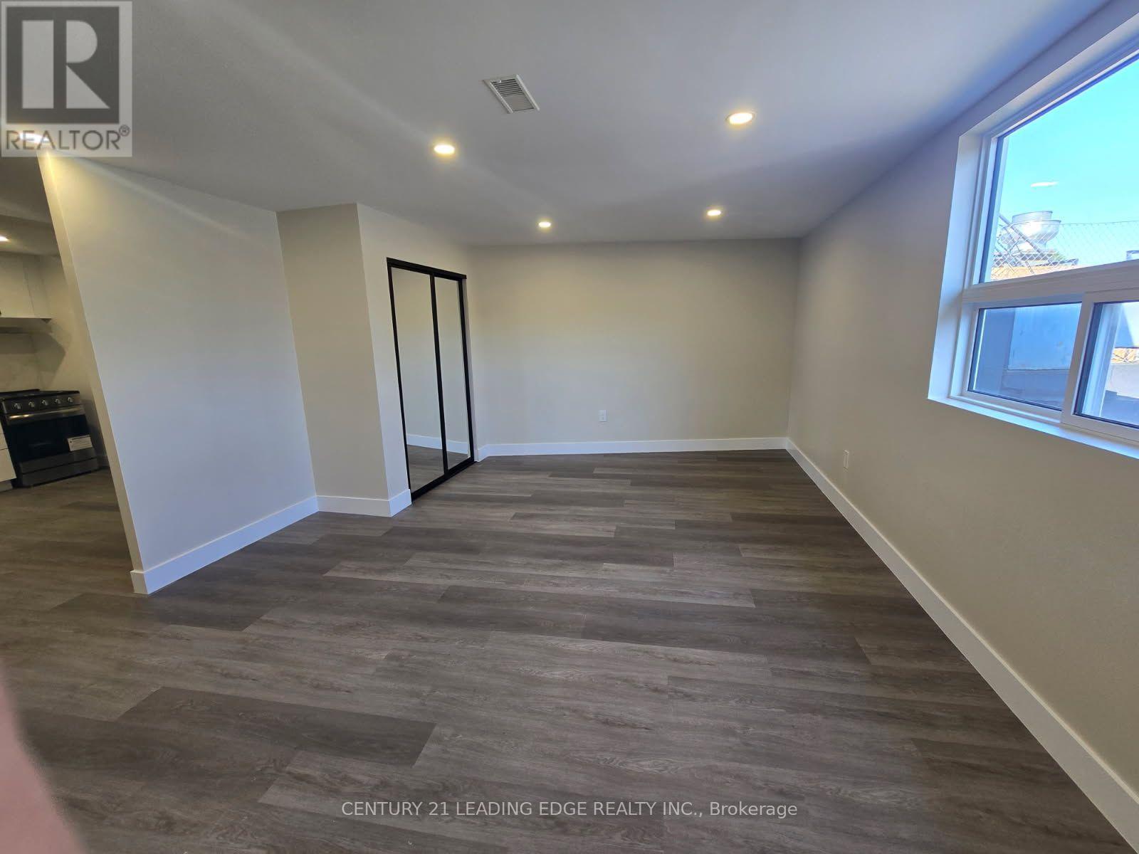 3030 Dundas Street, Toronto, Ontario M6P 1Z3 - Photo 13 - W13778336