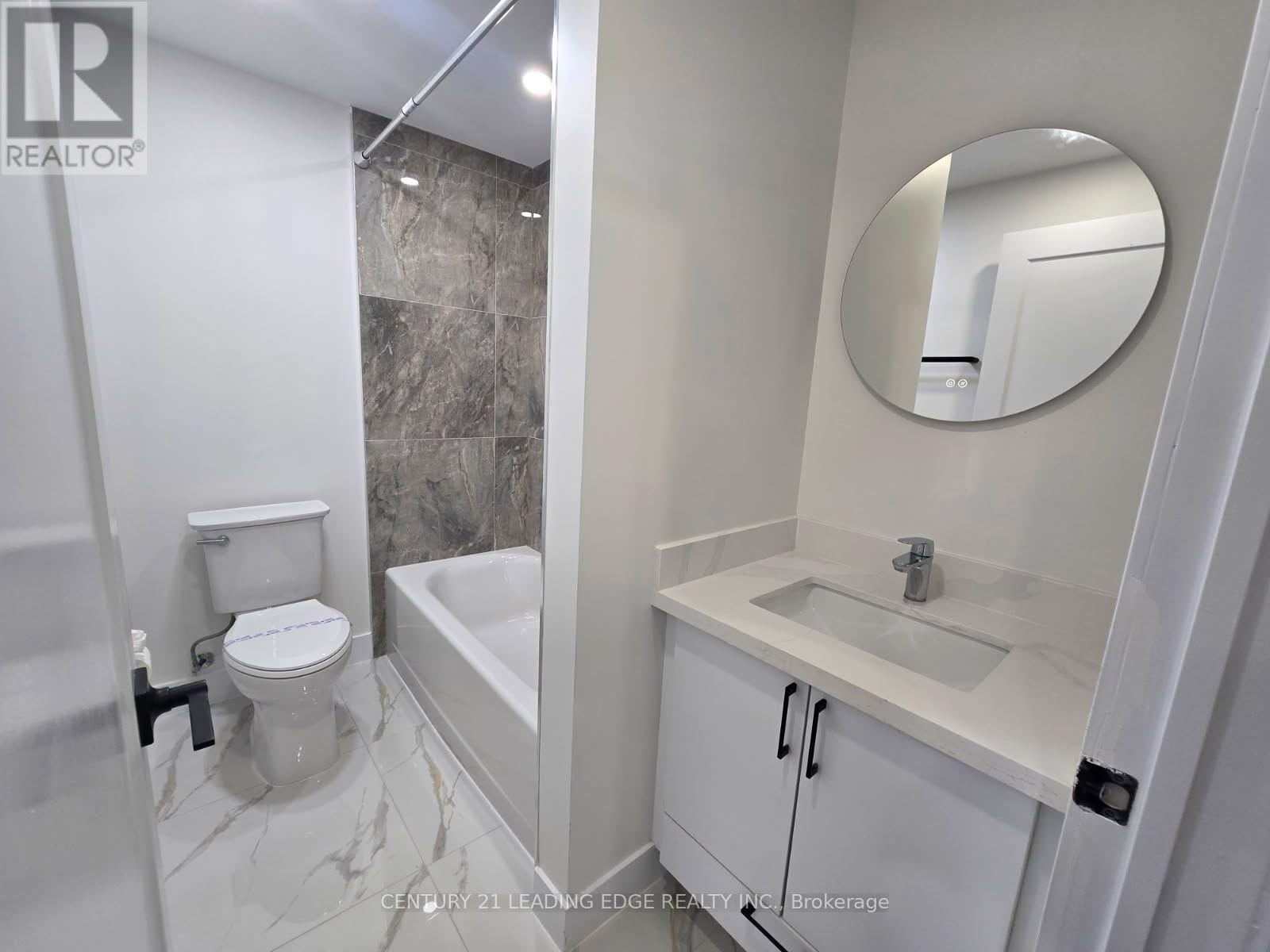 3030 Dundas Street, Toronto, Ontario M6P 1Z3 - Photo 3 - W13778336