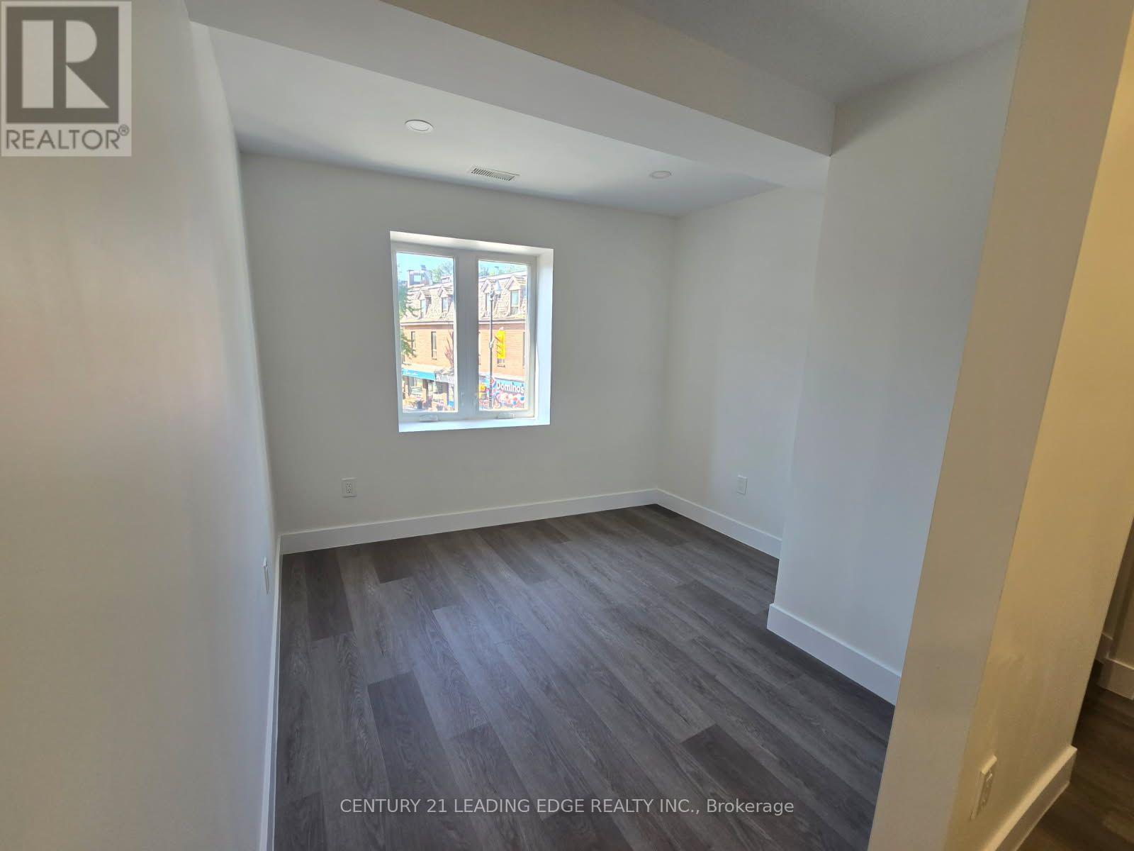 3030 Dundas Street, Toronto, Ontario M6P 1Z3 - Photo 5 - W13778336