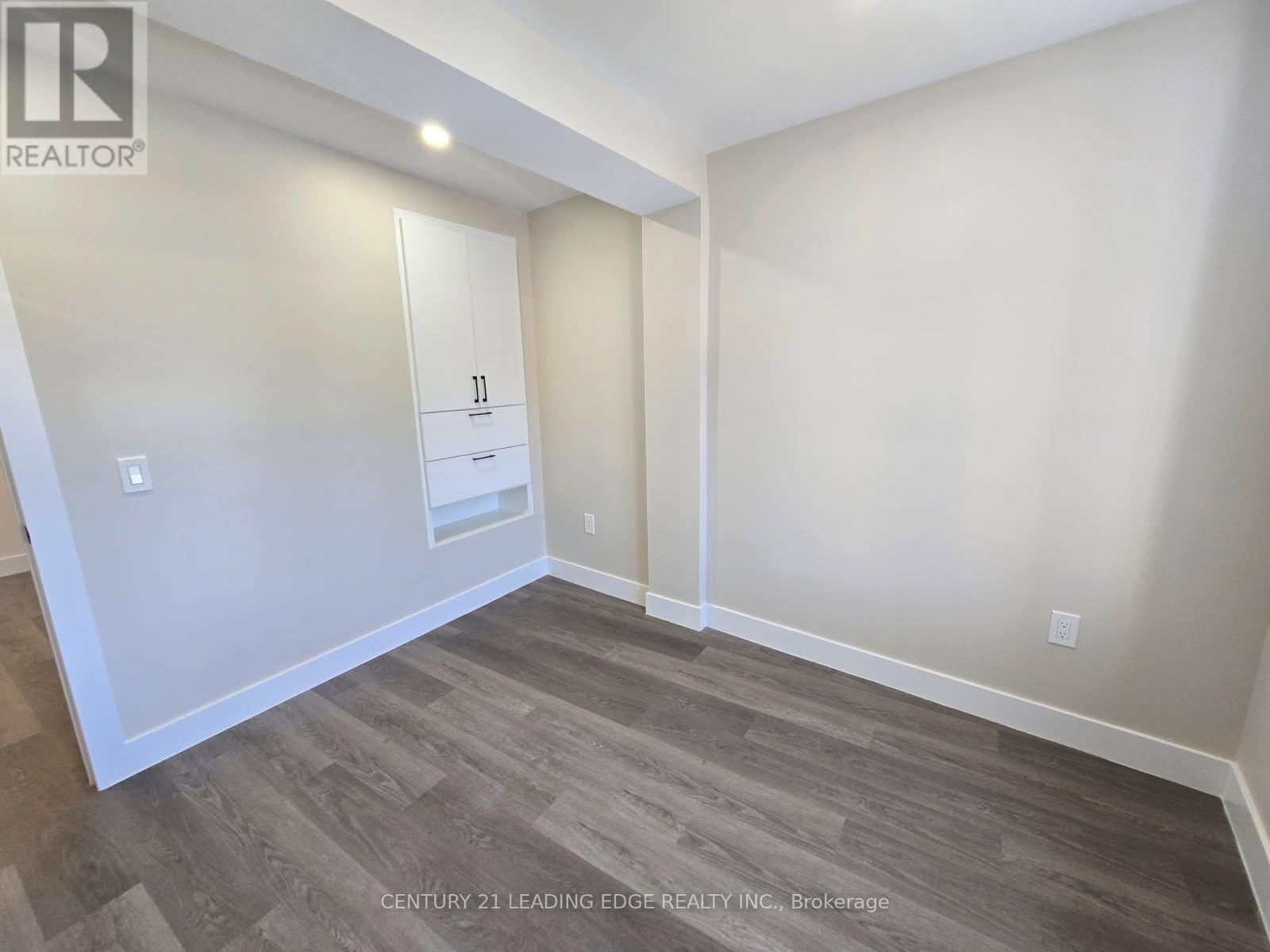 3030 Dundas Street, Toronto, Ontario M6P 1Z3 - Photo 7 - W13778336