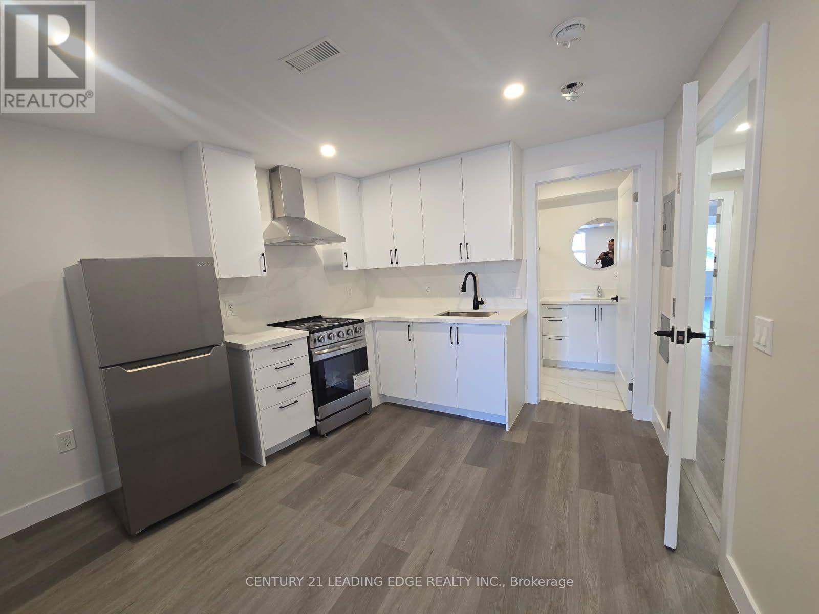 3030 Dundas Street, Toronto, Ontario M6P 1Z3 - Photo 8 - W13778336