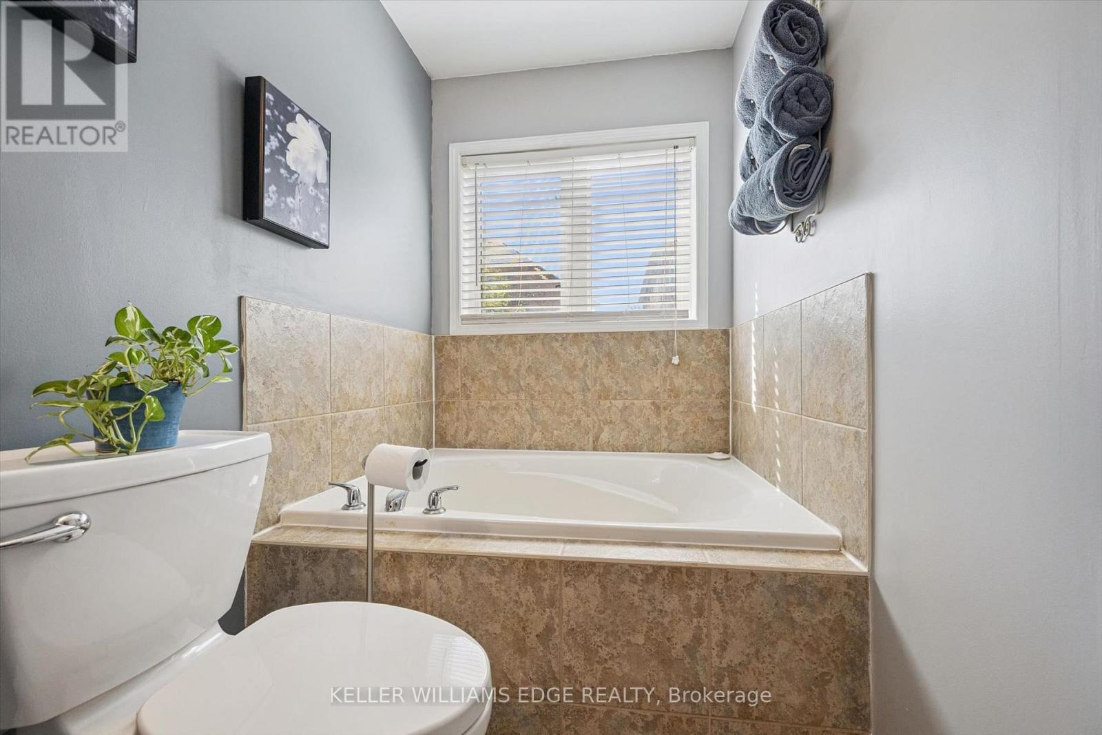 97 Meadowlark Drive N, Halton Hills, Ontario L7G 0C5 - Photo 23 - W13778380