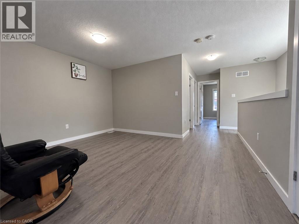 901 Robert Ferrie Drive, Kitchener, Ontario  N2R 0P2 - Photo 13 - 40861155