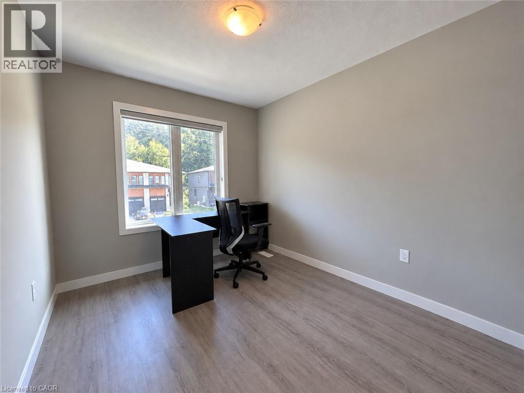 901 Robert Ferrie Drive, Kitchener, Ontario  N2R 0P2 - Photo 17 - 40861155