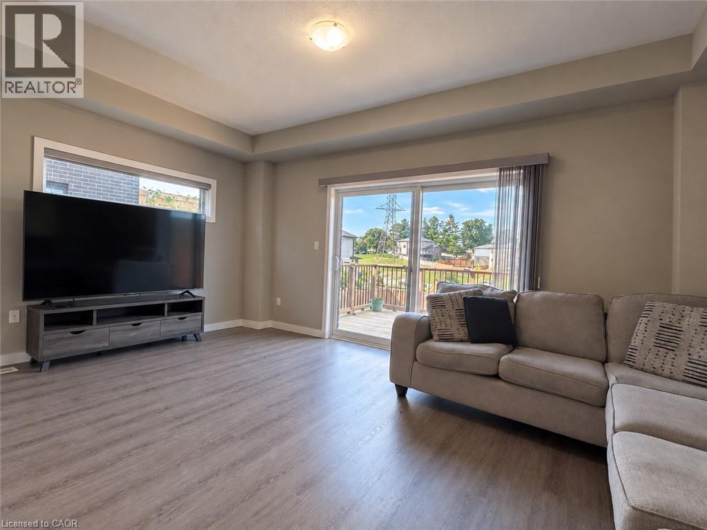 901 Robert Ferrie Drive, Kitchener, Ontario  N2R 0P2 - Photo 7 - 40861155