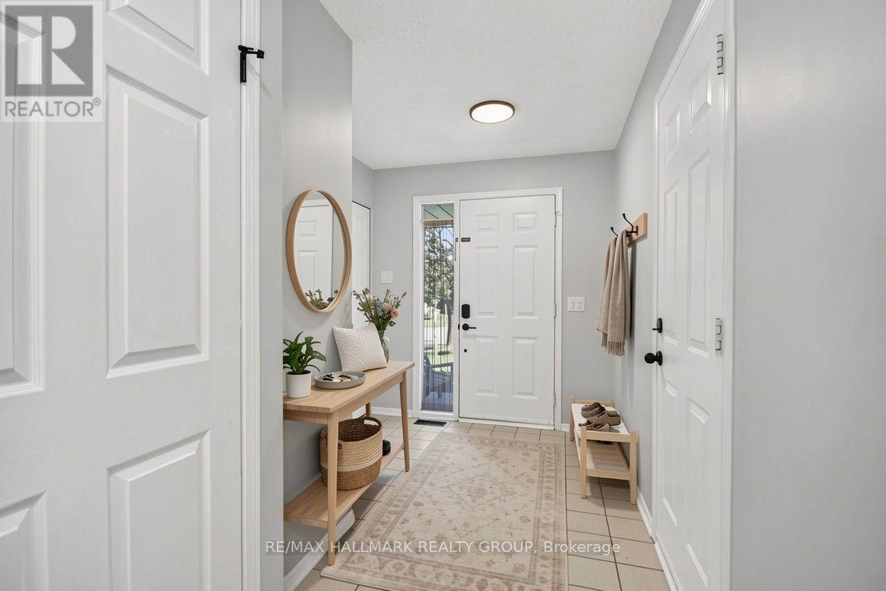 82 Whalings Circle, Ottawa, Ontario  K2S 1S4 - Photo 2 - X13778546