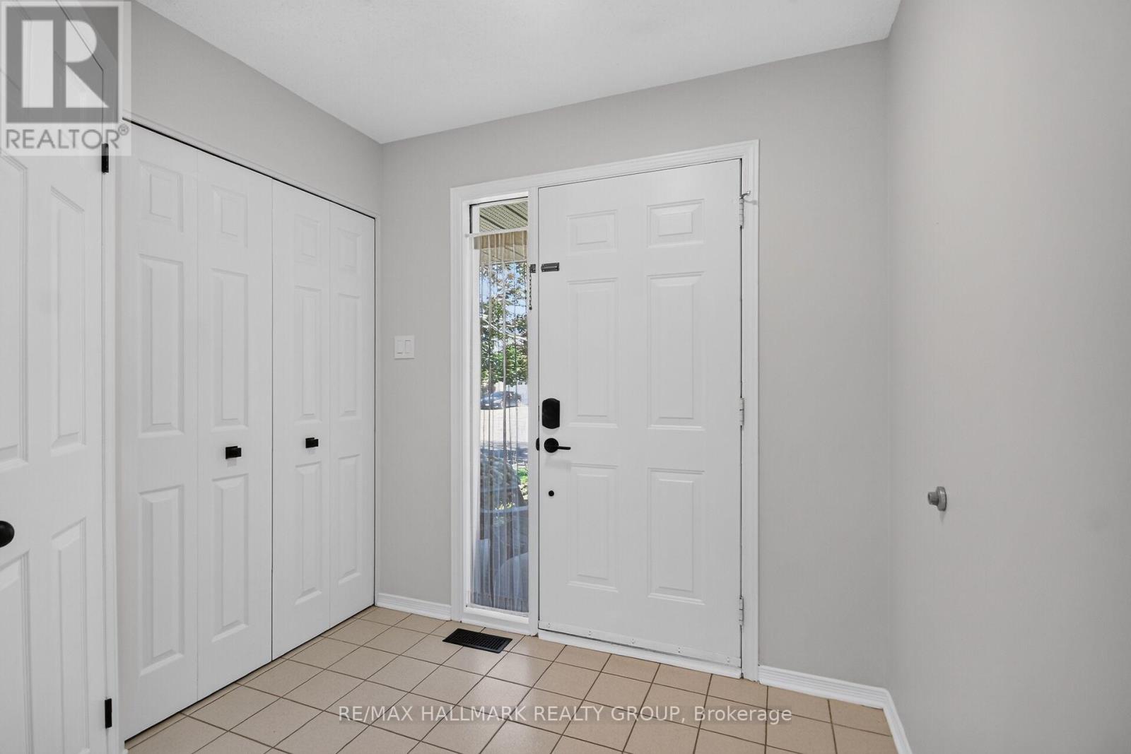 82 Whalings Circle, Ottawa, Ontario  K2S 1S4 - Photo 3 - X13778546