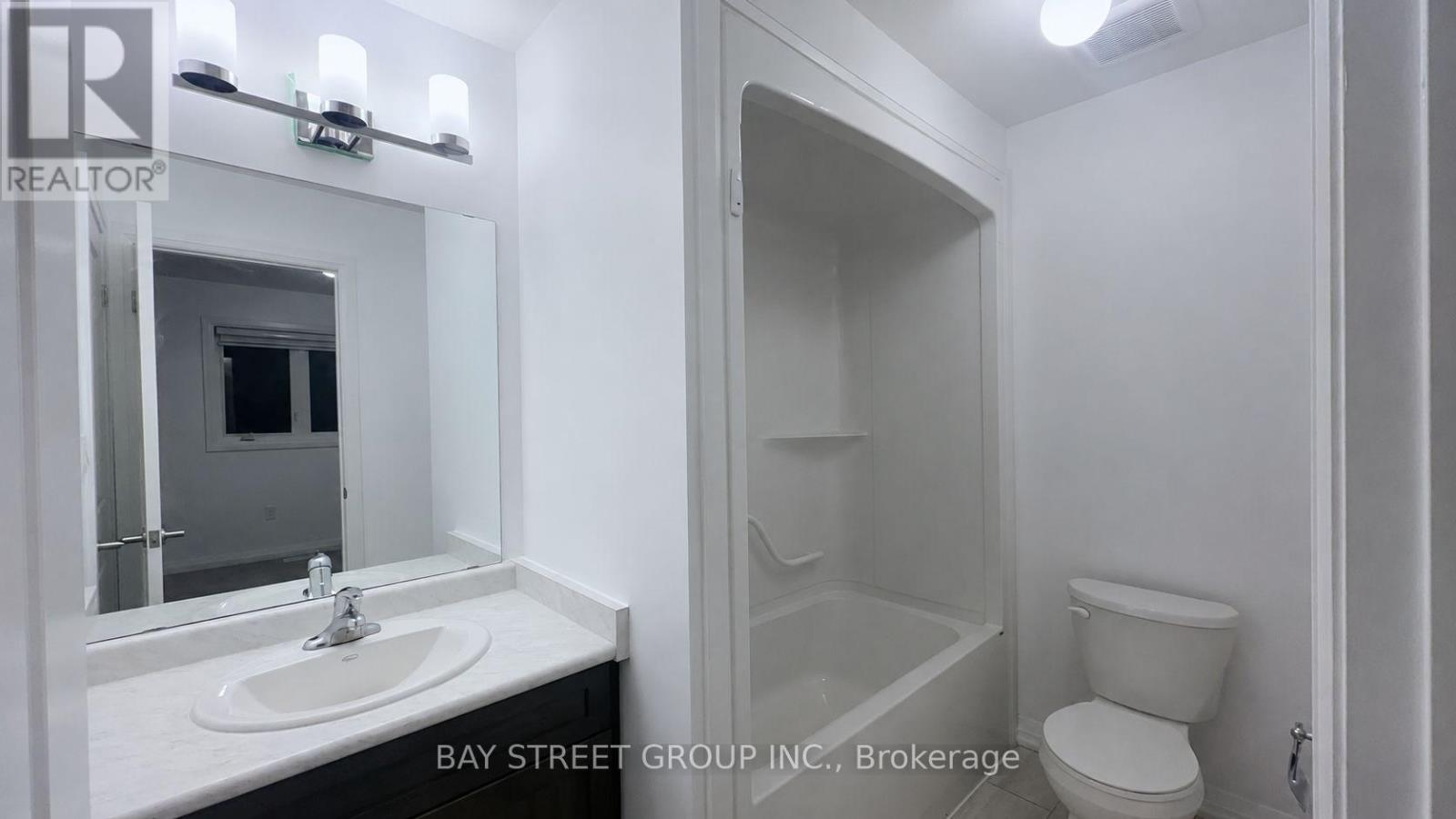 7405 Matteo Drive, Niagara Falls, Ontario  L2H 2Y6 - Photo 11 - X13778534