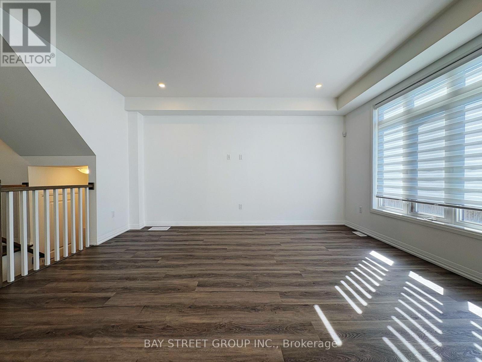 7405 Matteo Drive, Niagara Falls, Ontario  L2H 2Y6 - Photo 4 - X13778534