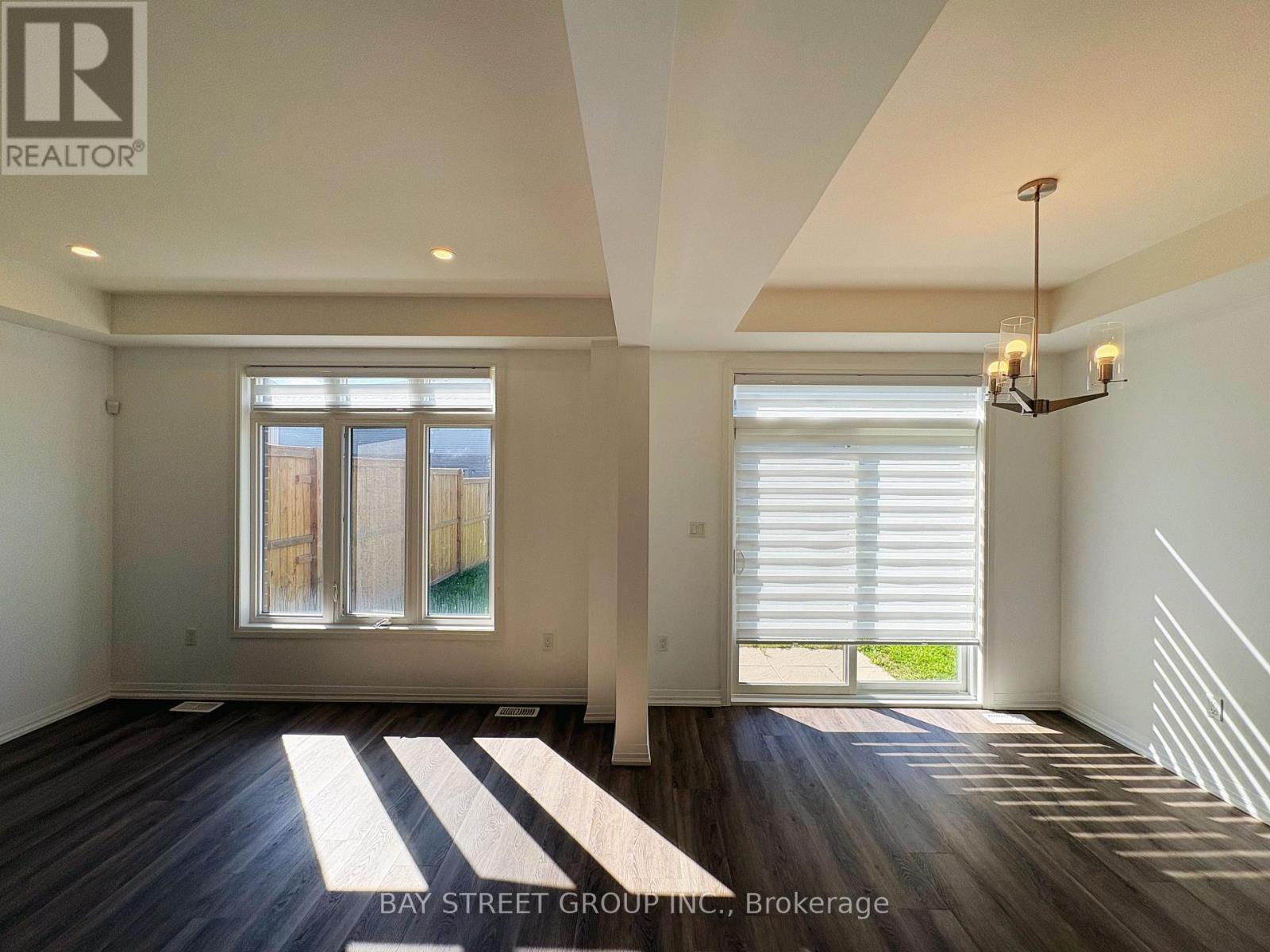 7405 Matteo Drive, Niagara Falls, Ontario  L2H 2Y6 - Photo 5 - X13778534