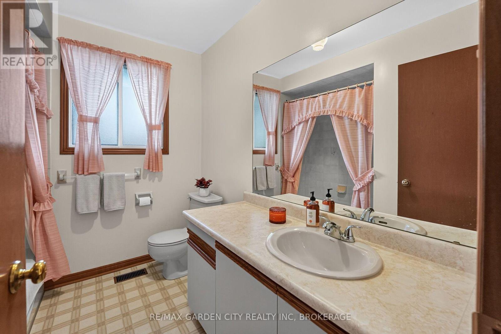 67 College Park Drive, Welland, Ontario L3C 6Z7 - Photo 19 - X13778564