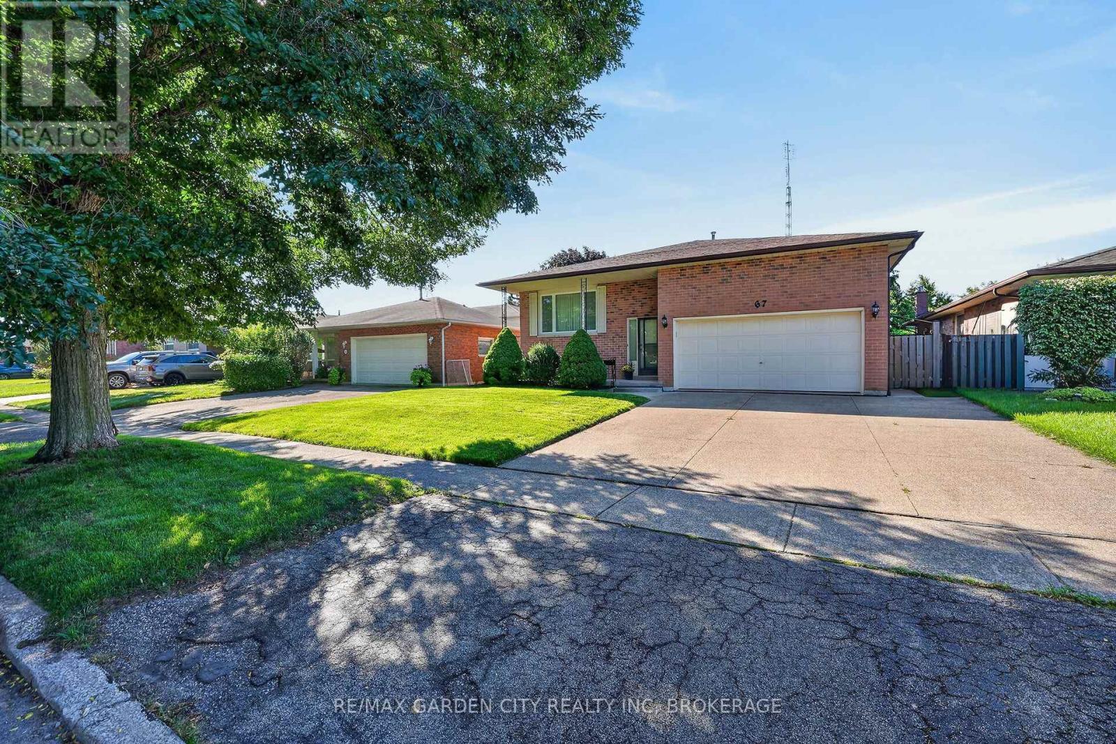 67 College Park Drive, Welland, Ontario L3C 6Z7 - Photo 2 - X13778564
