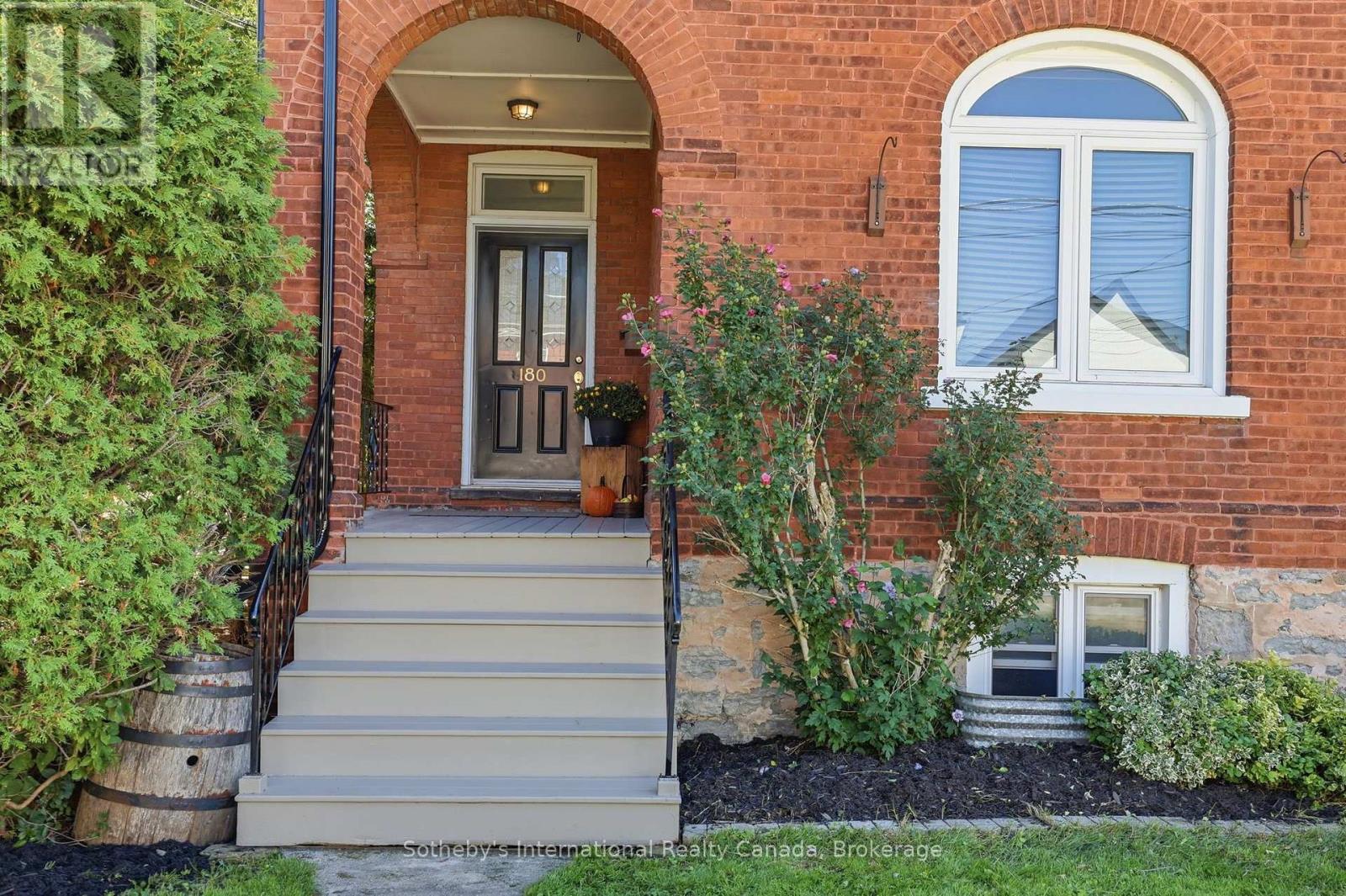 180 Second Street, Collingwood, Ontario  L9Y 1G1 - Photo 3 - S13778504
