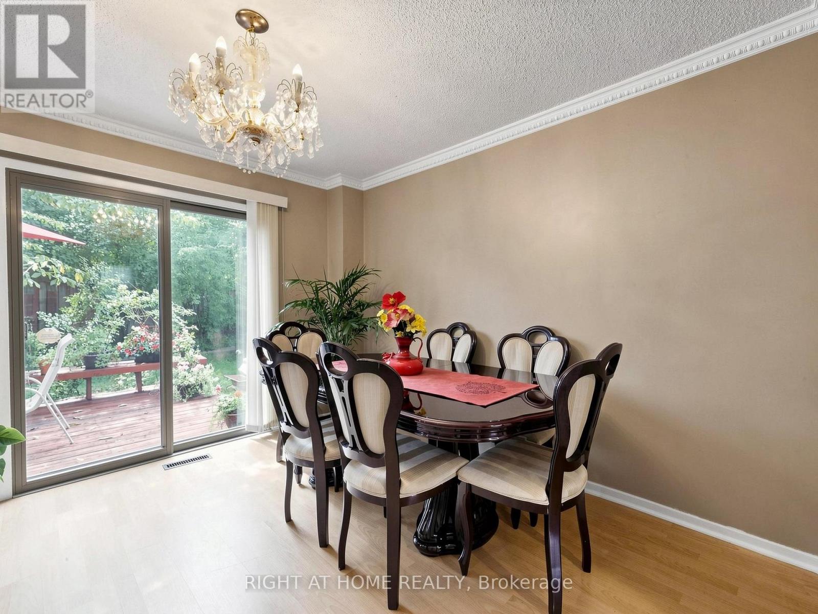 131 Castle Rock Drive, Richmond Hill, Ontario  L4C 6A1 - Photo 13 - N13778488