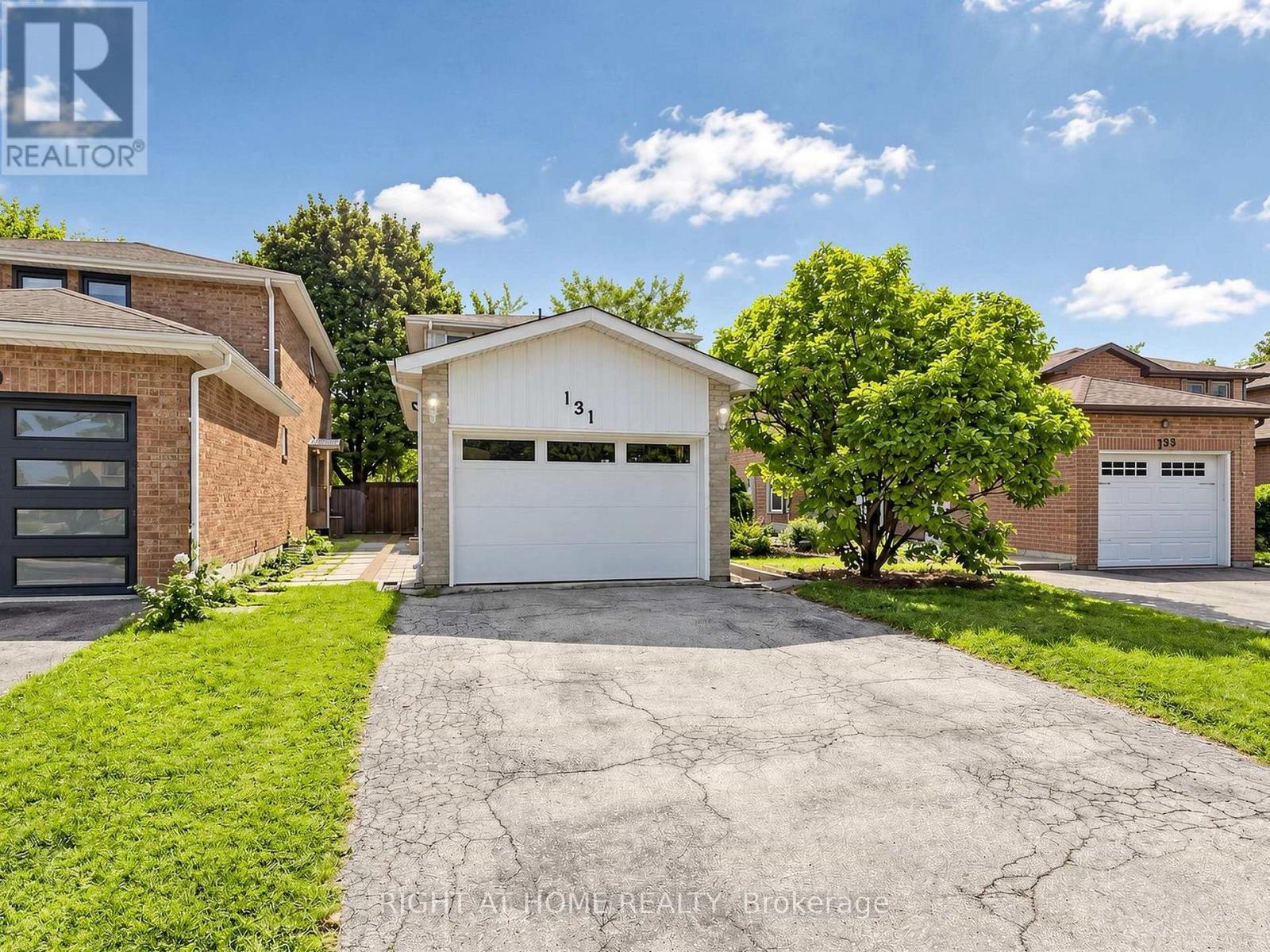 131 Castle Rock Drive, Richmond Hill, Ontario  L4C 6A1 - Photo 3 - N13778488