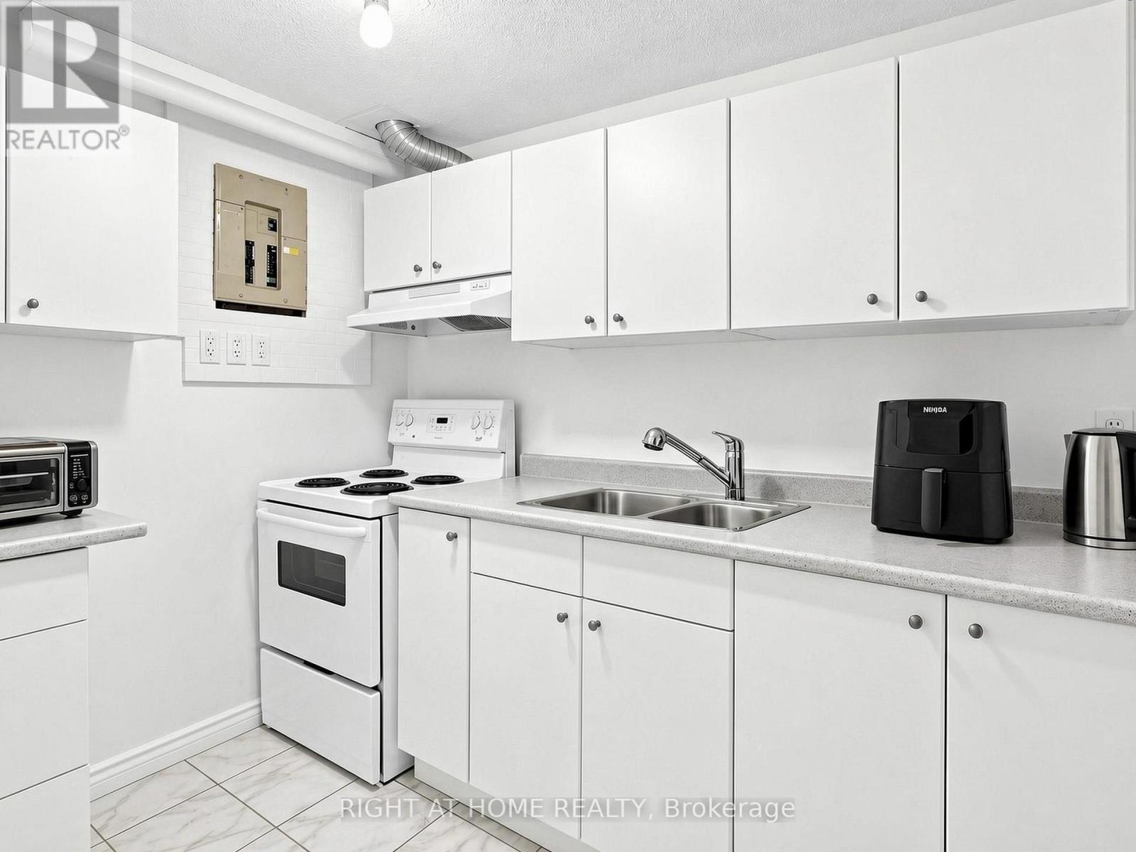 131 Castle Rock Drive, Richmond Hill, Ontario  L4C 6A1 - Photo 40 - N13778488