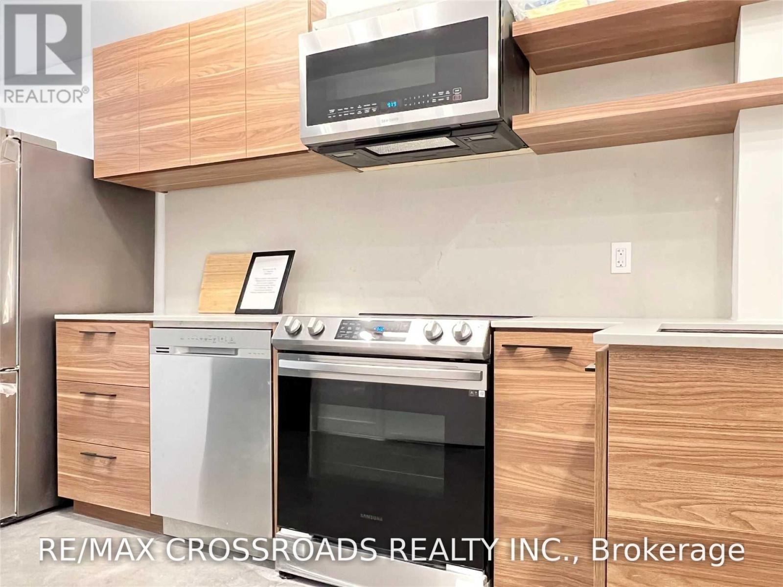 1b - 3333 Dundas Street W, Toronto, Ontario  M6P 2A6 - Photo 3 - W13778510
