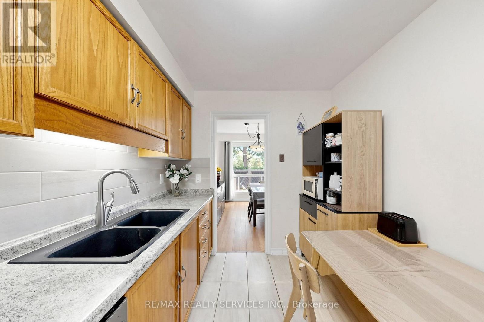 74 Heathcliffe Square, Brampton, Ontario  L6S 5R4 - Photo 12 - W13778554