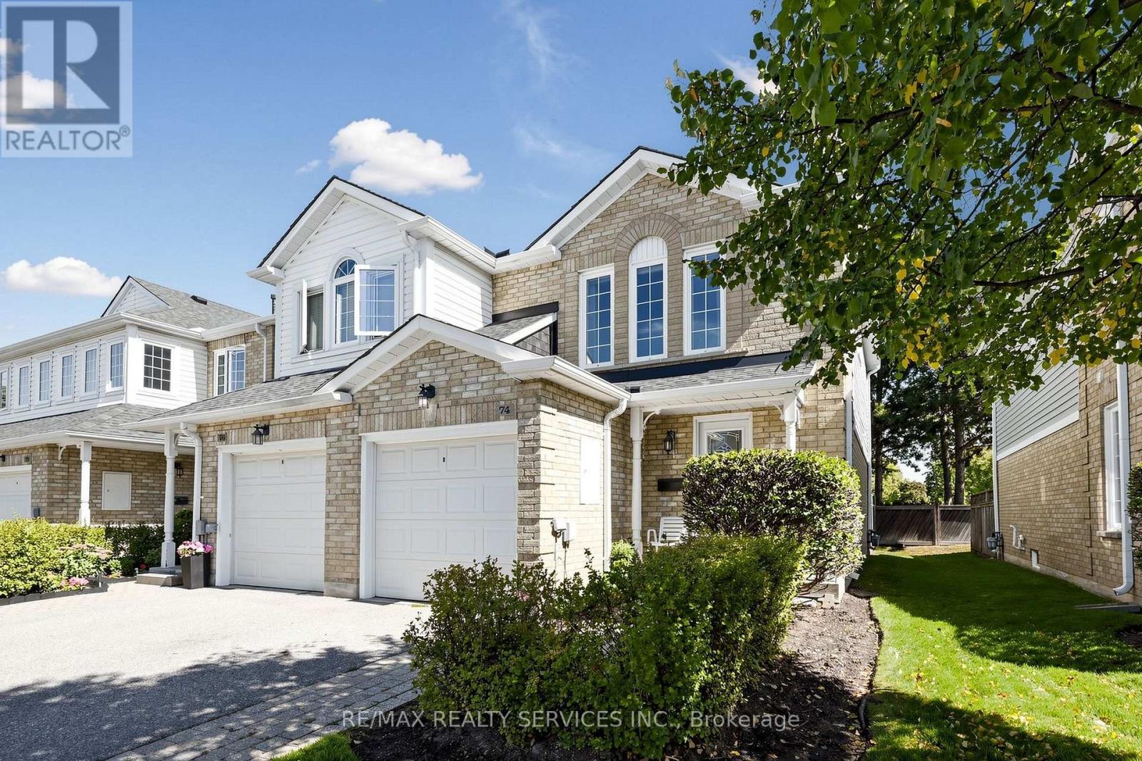 74 Heathcliffe Square, Brampton, Ontario  L6S 5R4 - Photo 2 - W13778554