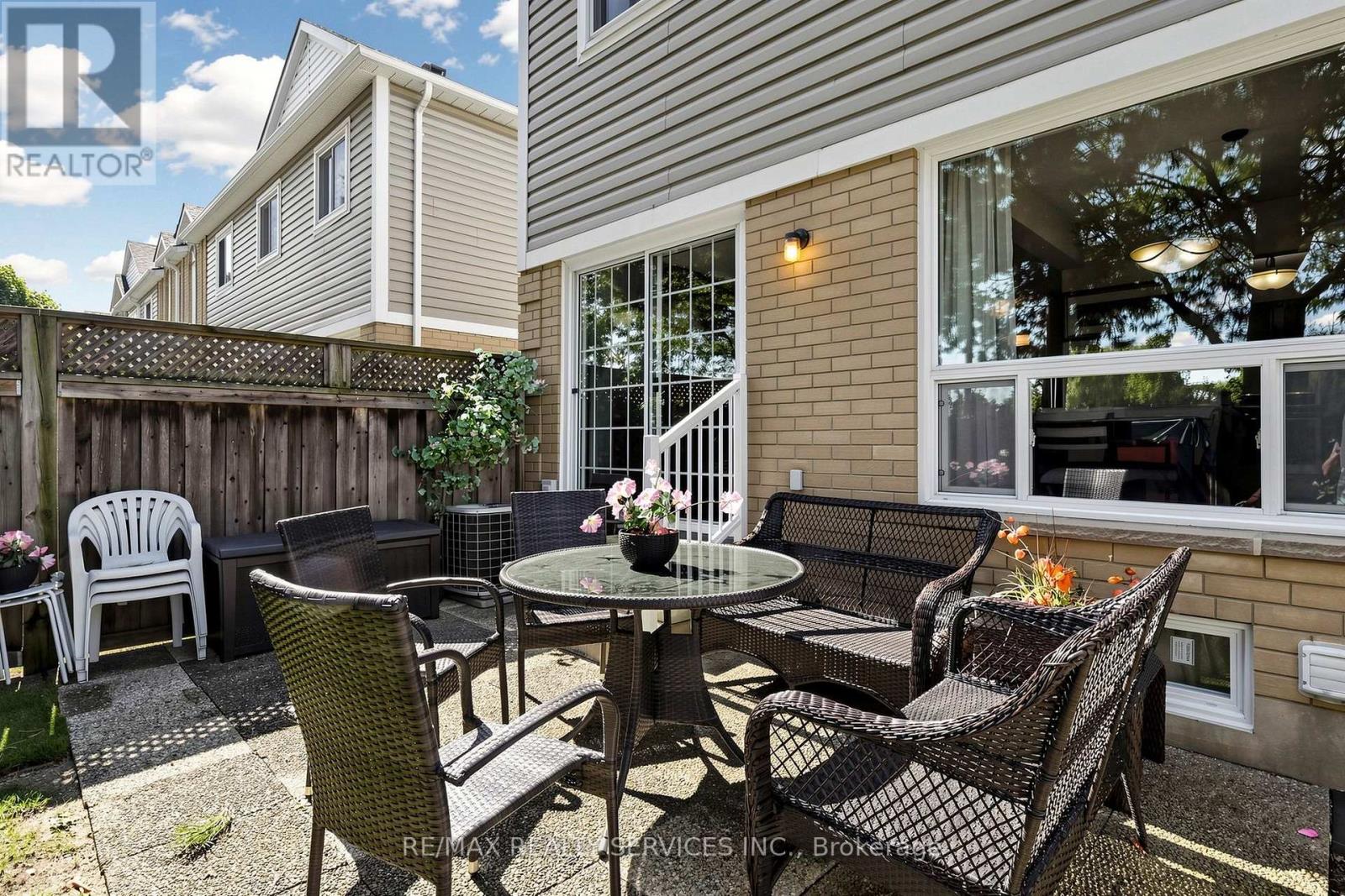 74 Heathcliffe Square, Brampton, Ontario  L6S 5R4 - Photo 34 - W13778554