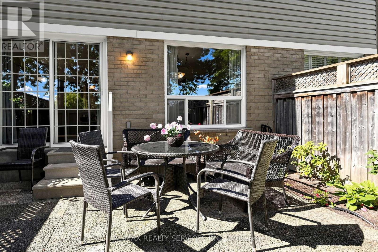 74 Heathcliffe Square, Brampton, Ontario  L6S 5R4 - Photo 36 - W13778554