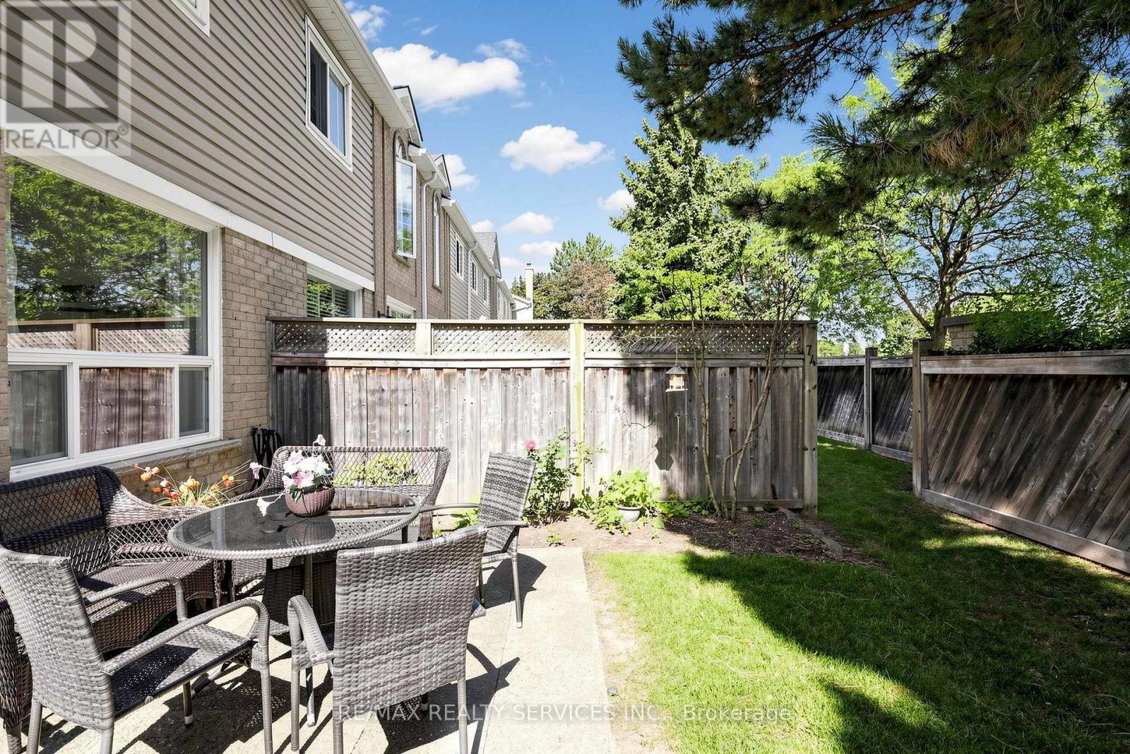 74 Heathcliffe Square, Brampton, Ontario  L6S 5R4 - Photo 37 - W13778554