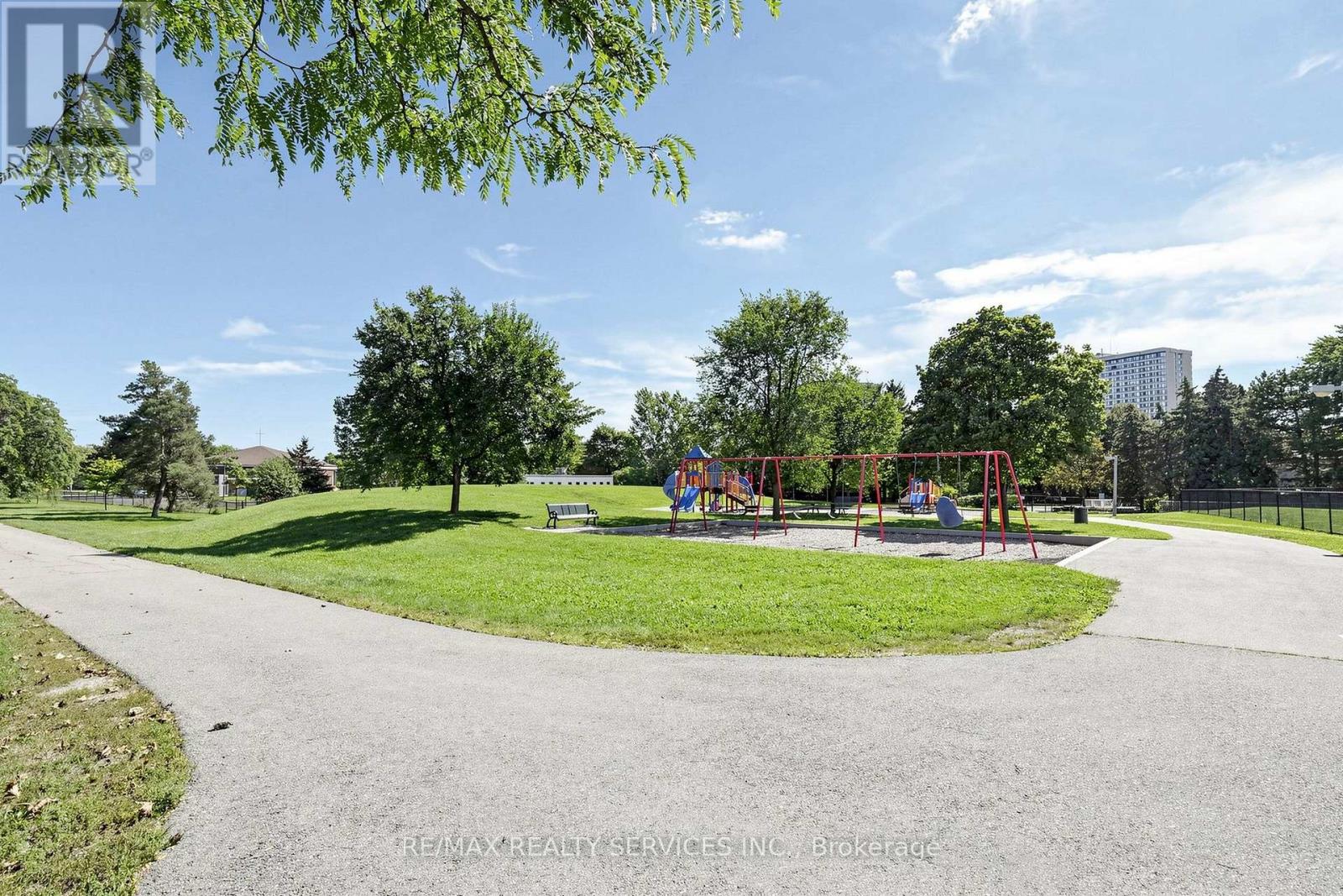 74 Heathcliffe Square, Brampton, Ontario  L6S 5R4 - Photo 46 - W13778554