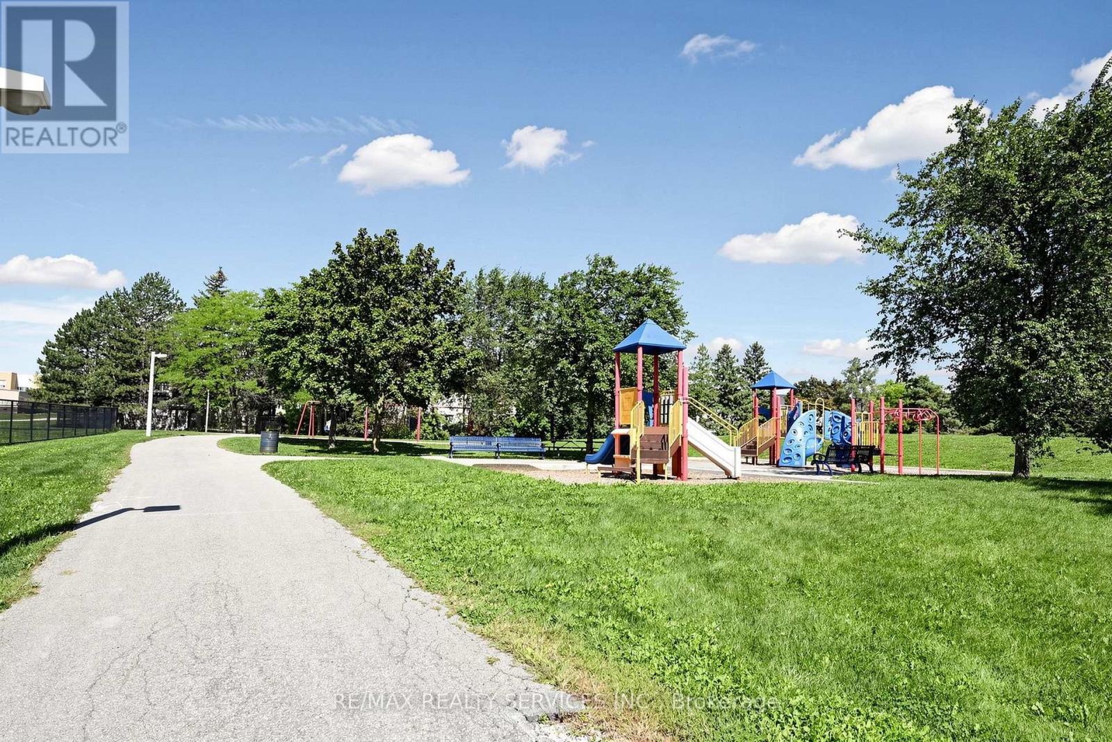 74 Heathcliffe Square, Brampton, Ontario  L6S 5R4 - Photo 47 - W13778554