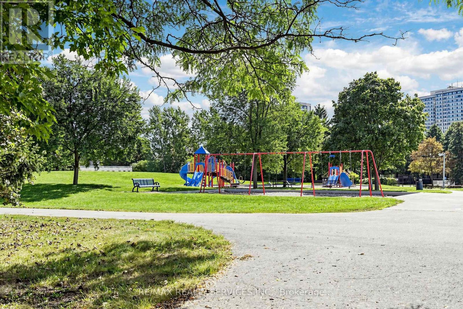 74 Heathcliffe Square, Brampton, Ontario  L6S 5R4 - Photo 48 - W13778554
