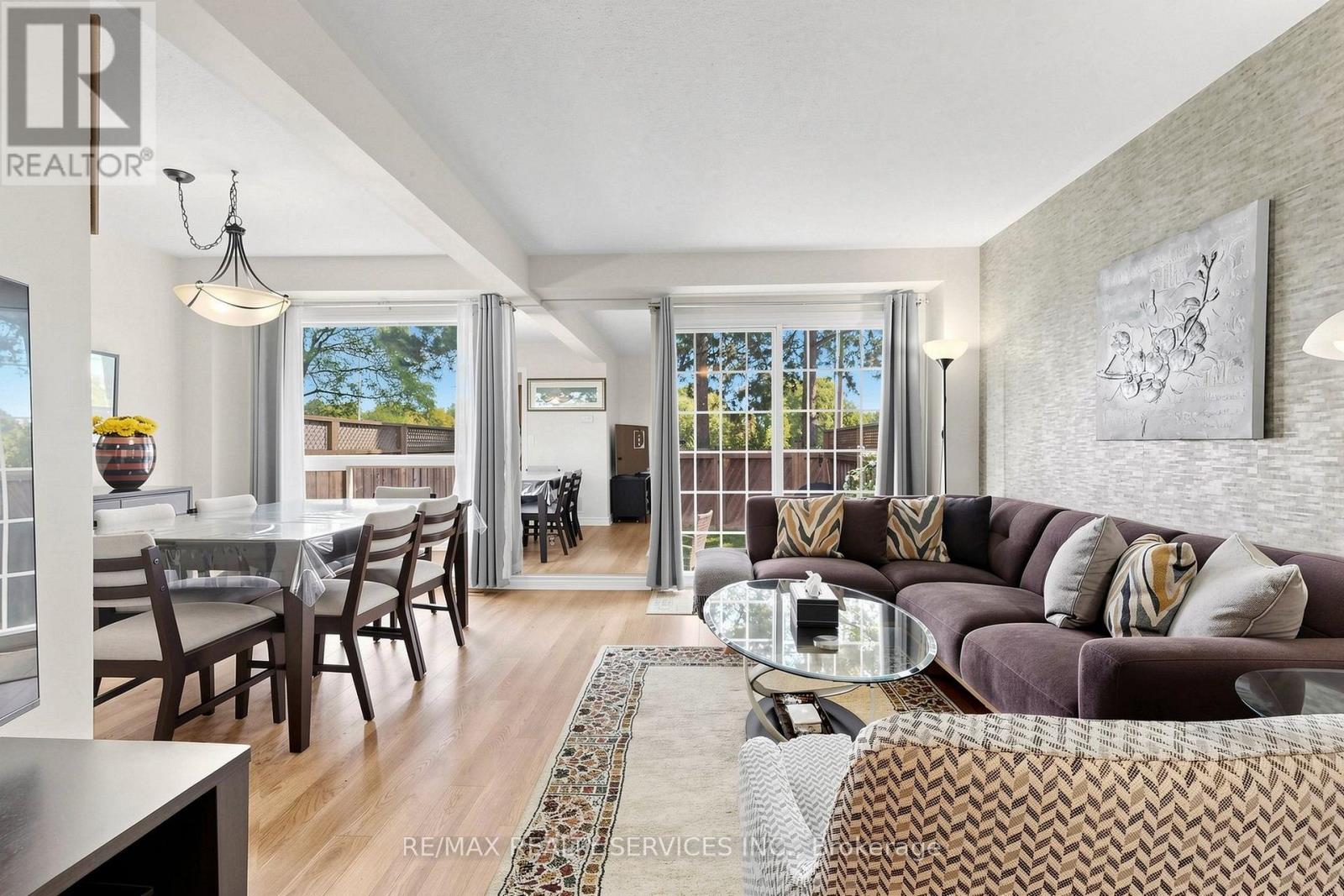 74 Heathcliffe Square, Brampton, Ontario  L6S 5R4 - Photo 5 - W13778554
