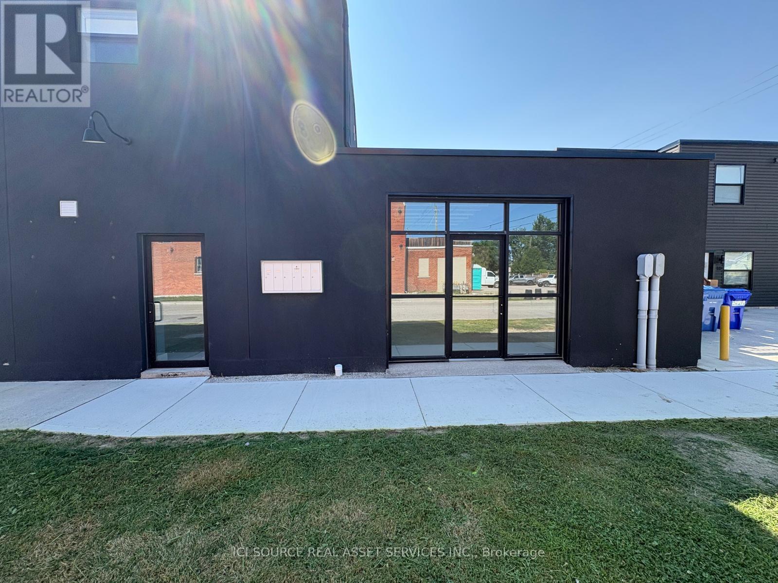 Unit 4 - 2 Talbot Street S, Essex, Ontario  N8M 1A7 - Photo 1 - X13778544