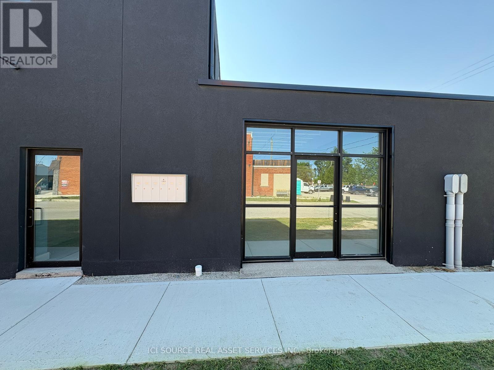 Unit 4 - 2 Talbot Street S, Essex, Ontario  N8M 1A7 - Photo 2 - X13778544