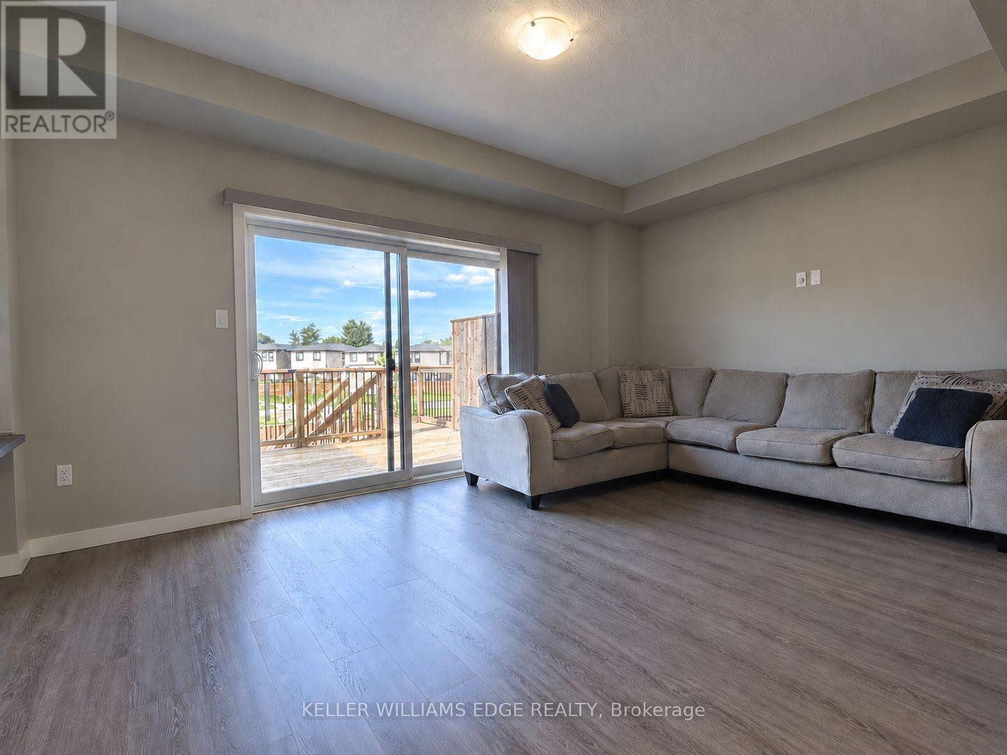 901 Robert Ferrie Drive, Kitchener, Ontario  N2R 0P2 - Photo 6 - X13778558