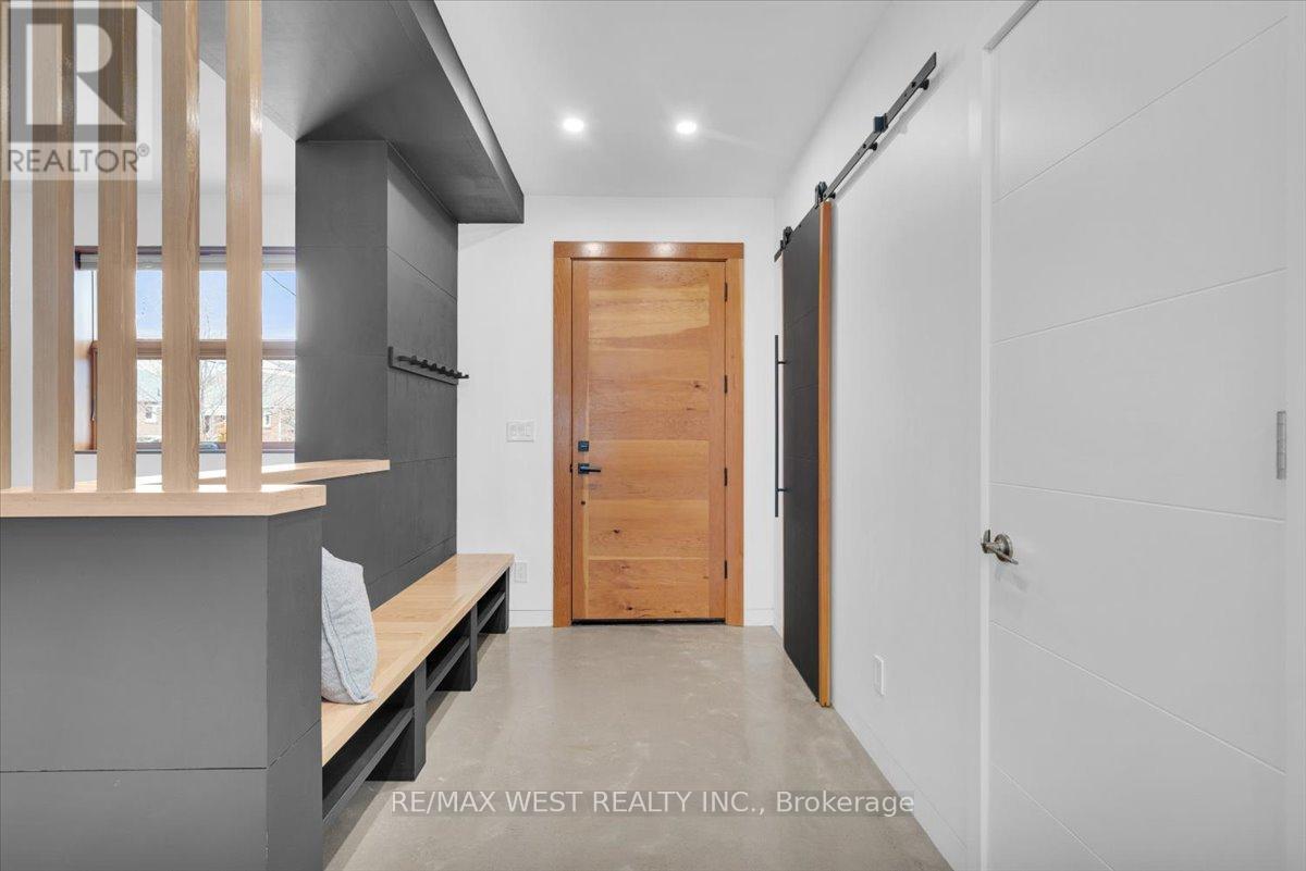 38 Smithfield Drive, Toronto, Ontario  M8Y 3M2 - Photo 8 - W13467388