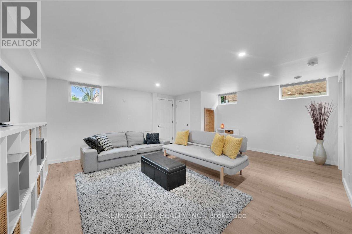 38 Smithfield Drive, Toronto, Ontario  M8Y 3M2 - Photo 36 - W13467388