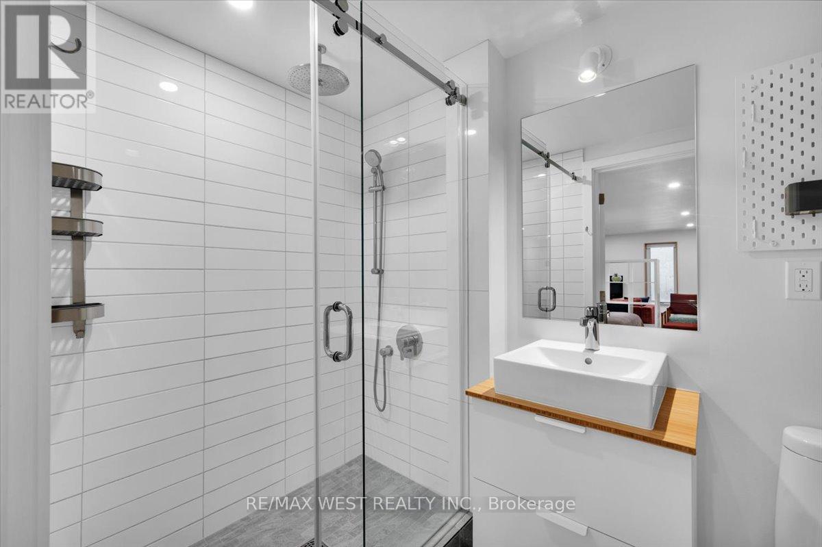 38 Smithfield Drive, Toronto, Ontario  M8Y 3M2 - Photo 41 - W13467388